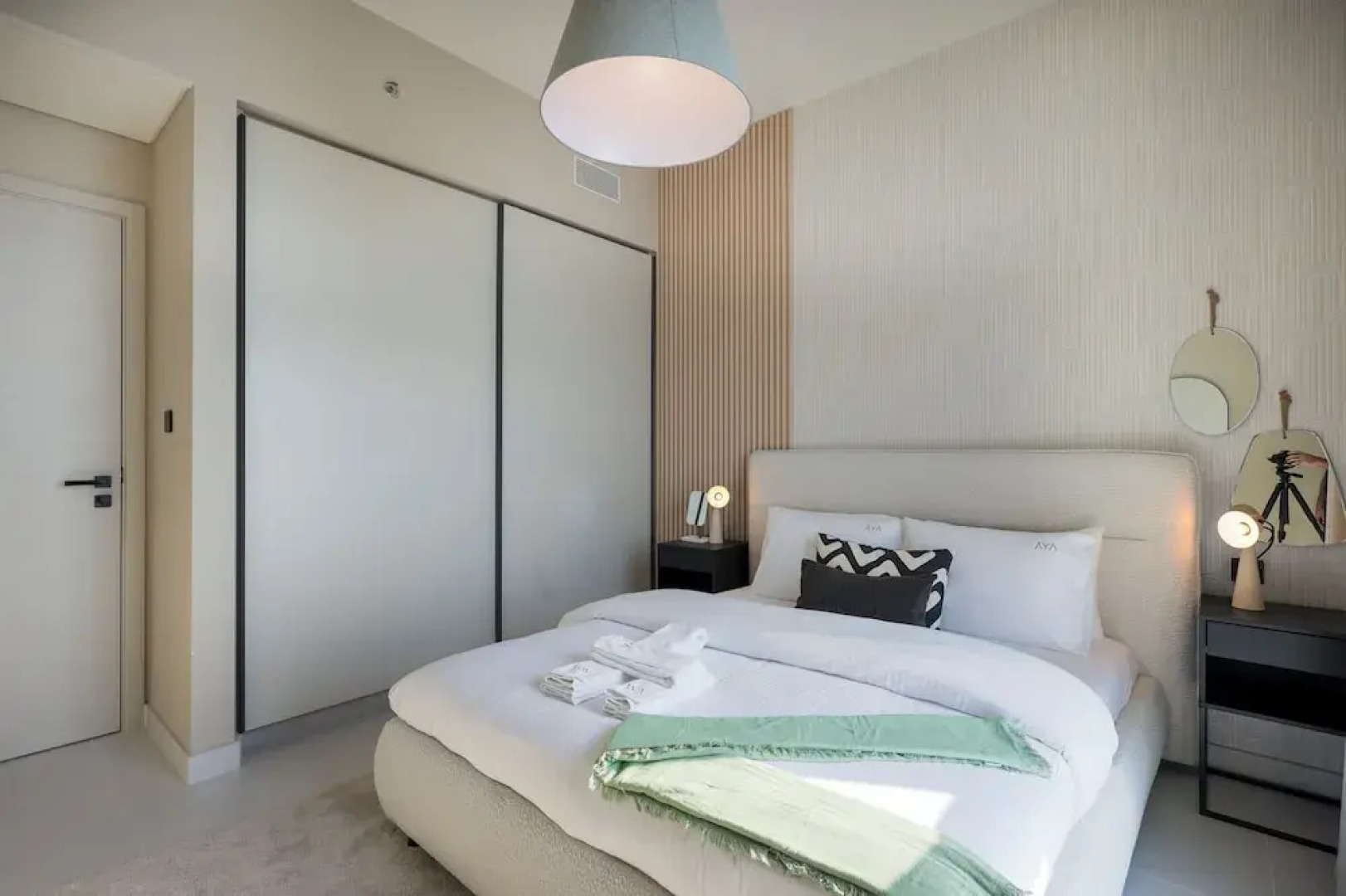 Aya - Exquisite Beachfront 1BR Living in Palm Jumeirah