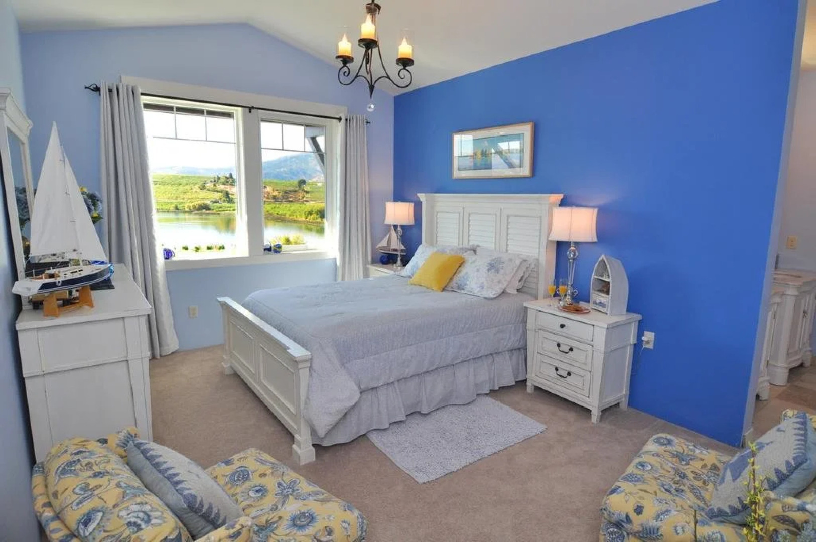 Lake's Edge Tuscan Lodge