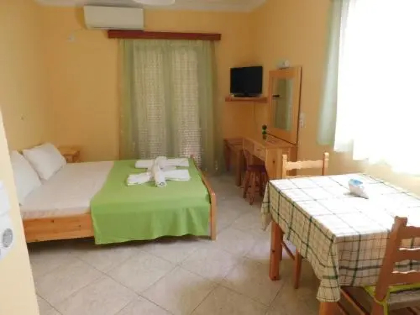 To Spiti Tis Eirinis