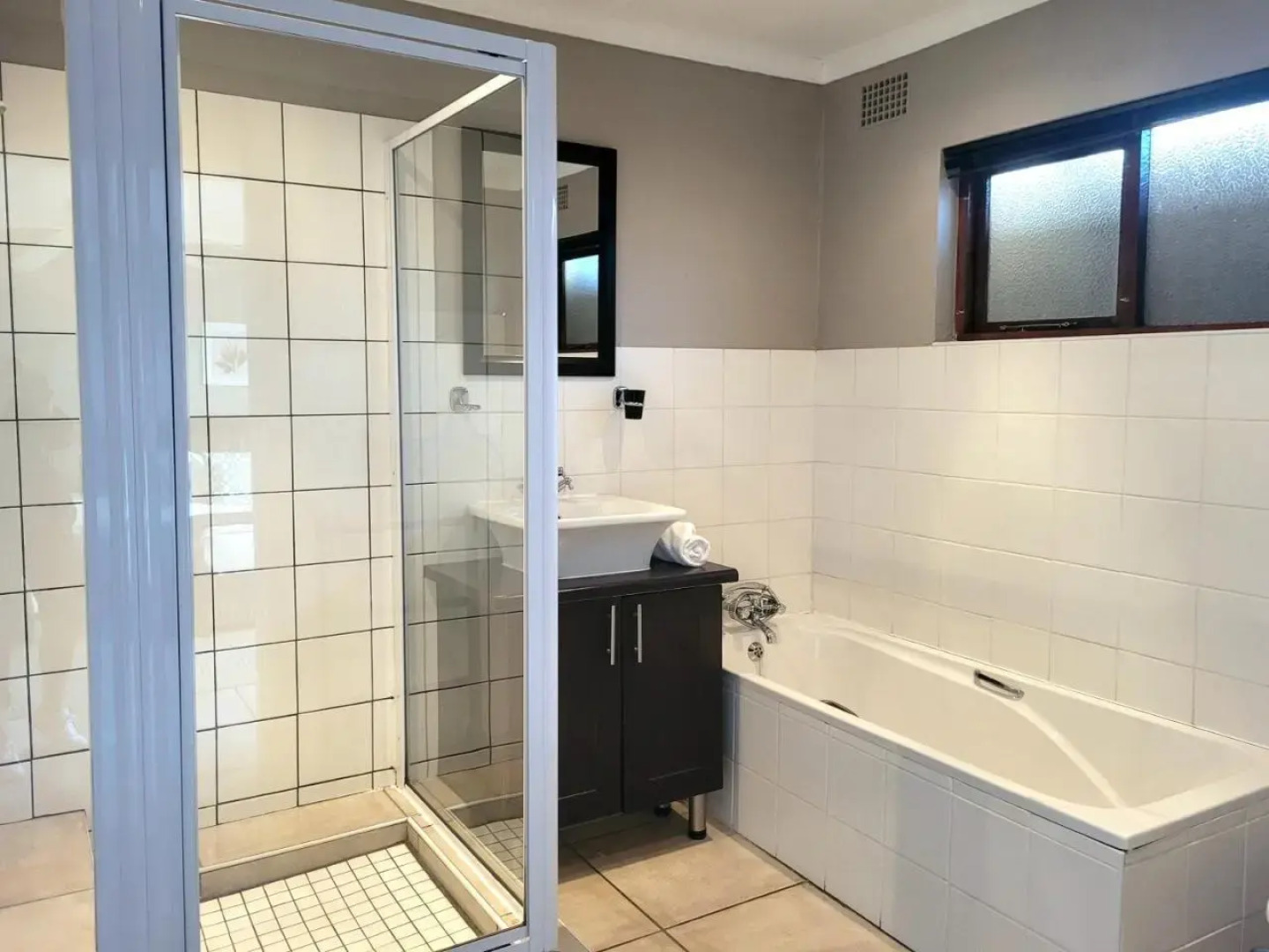 Tropical Seaside Suite 8