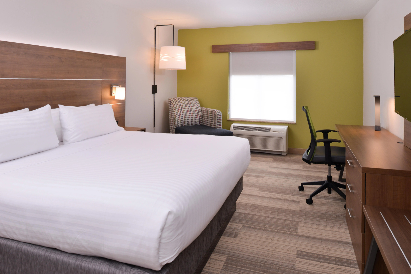 Holiday Inn Express & Suites Parkersburg-Mineral Wells by IHG