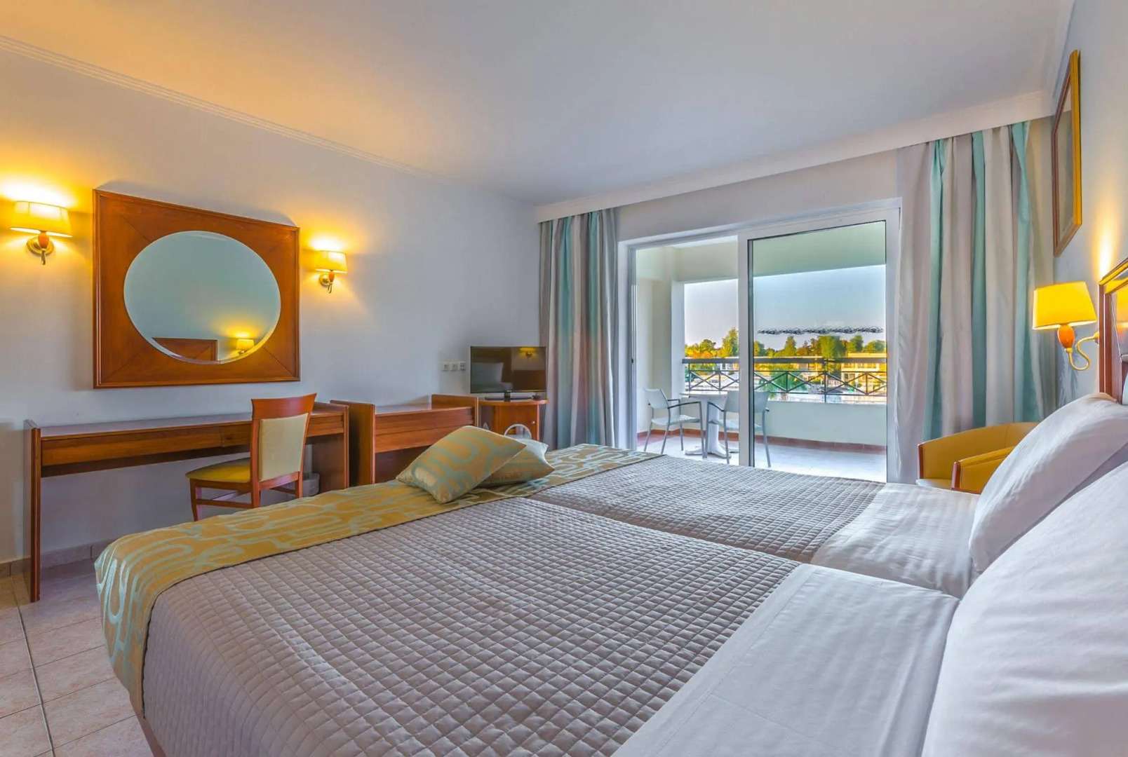 Kipriotis Hippocrates & Maris Suites