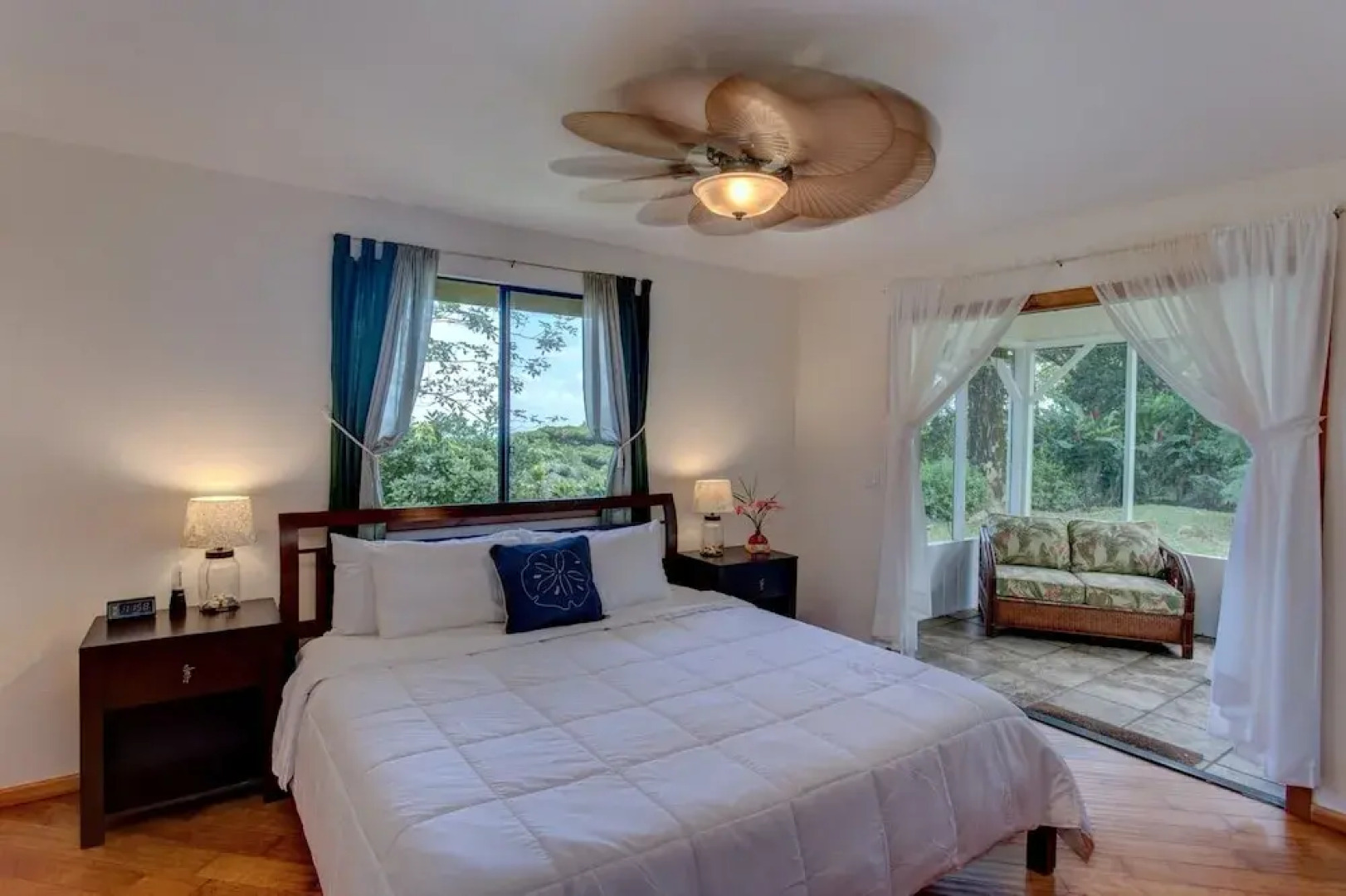 Hamakua Pukana La Hale 3 Bedroom Home by RedAwning