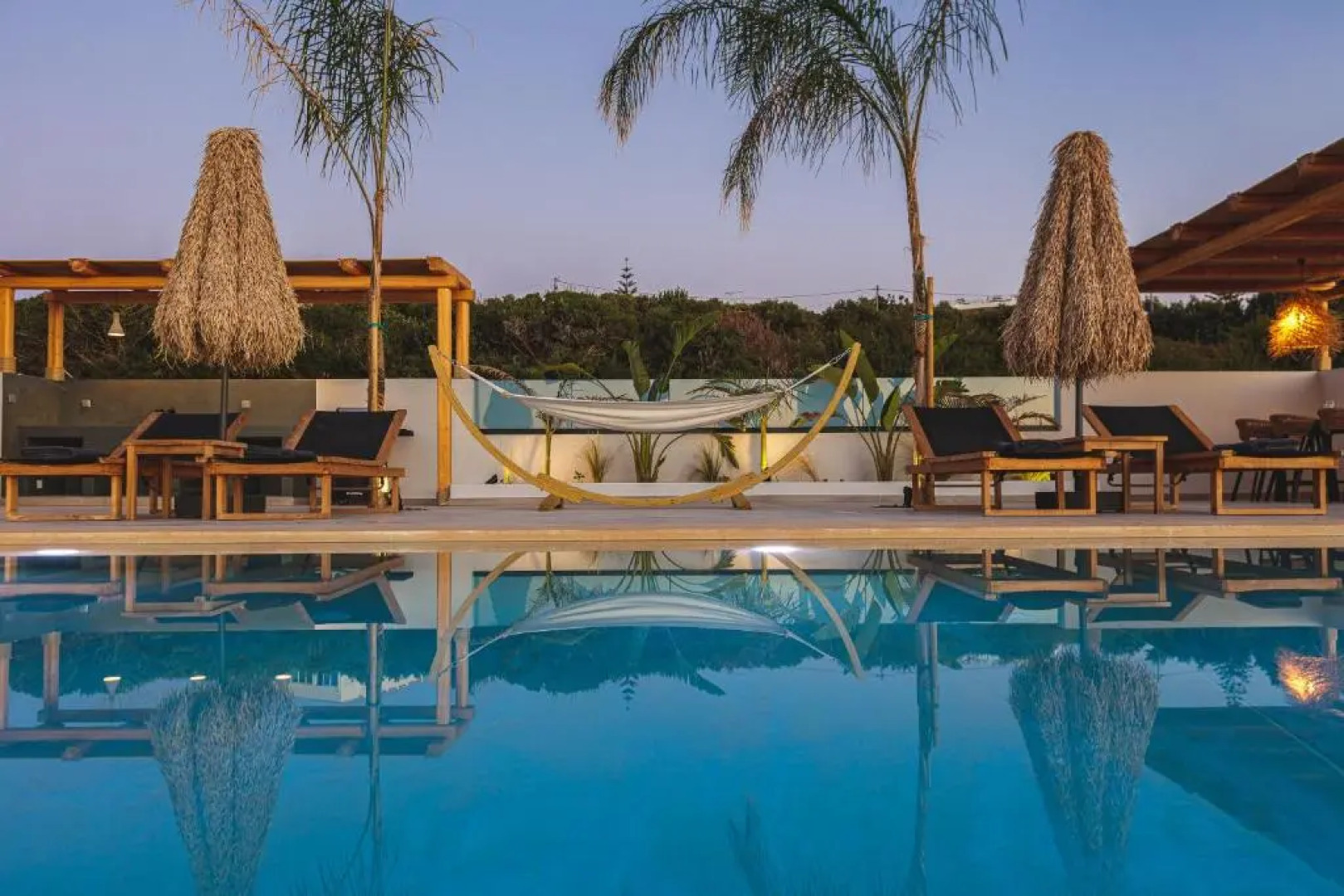 Bohemian Villas with Private Infinity Pool, Jacuzzi & Seaview, 15min from City Center