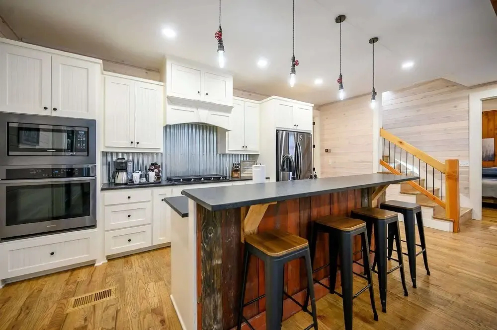 Stardust Hollow Cabin for 14