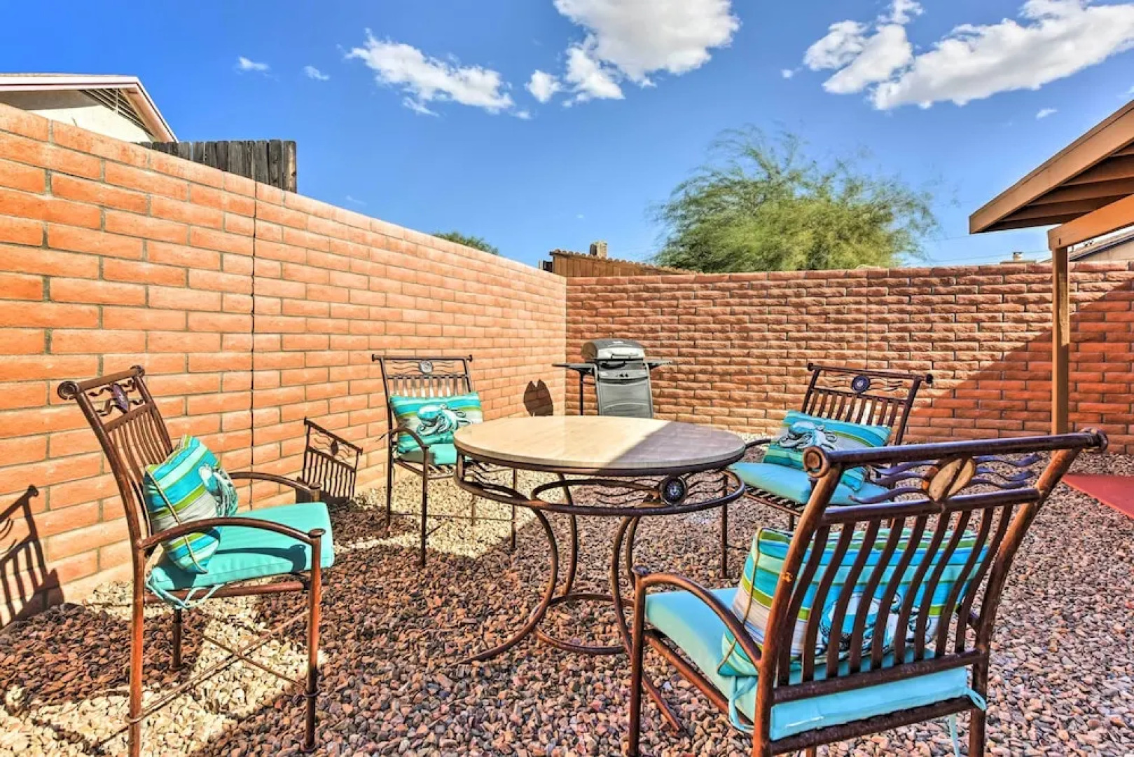 Family Home - Walk to Golf Course & Park