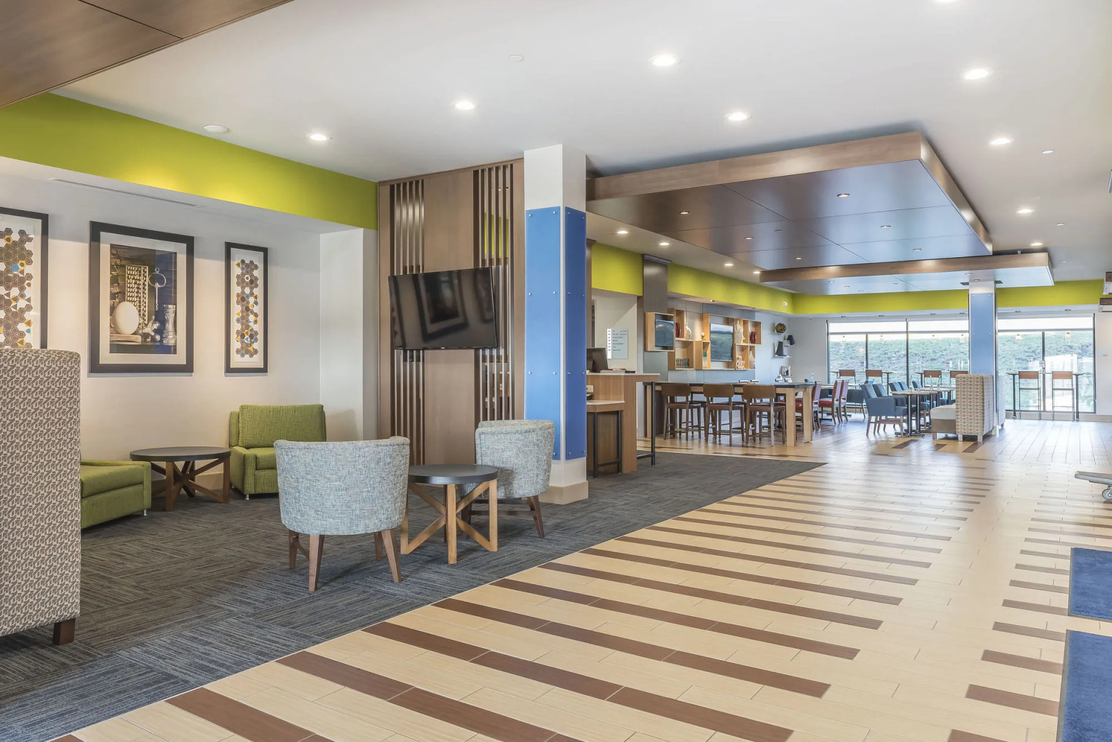 Holiday Inn Express & Suites Clarion