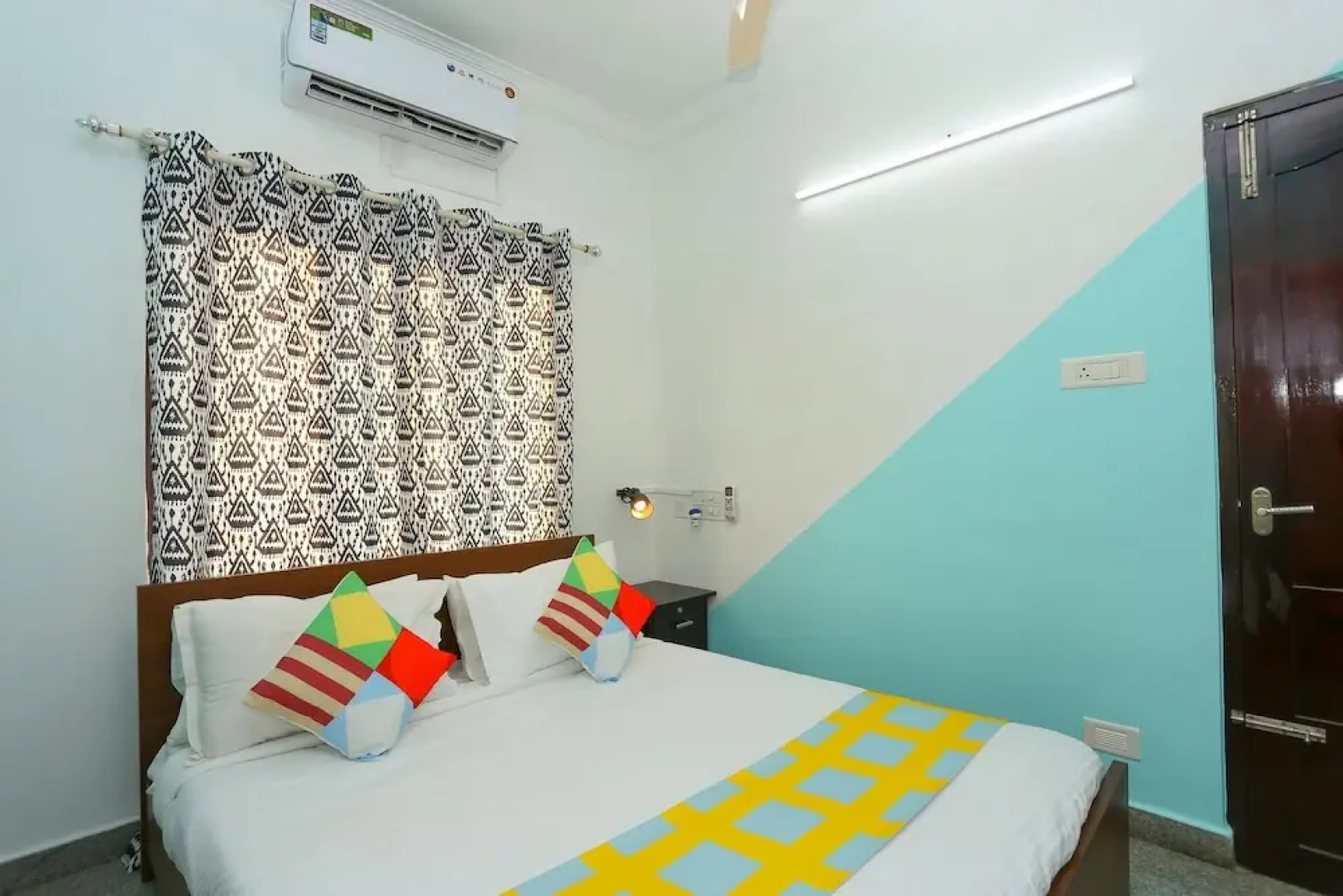 OYO Home 23654 Designer 2BHK
