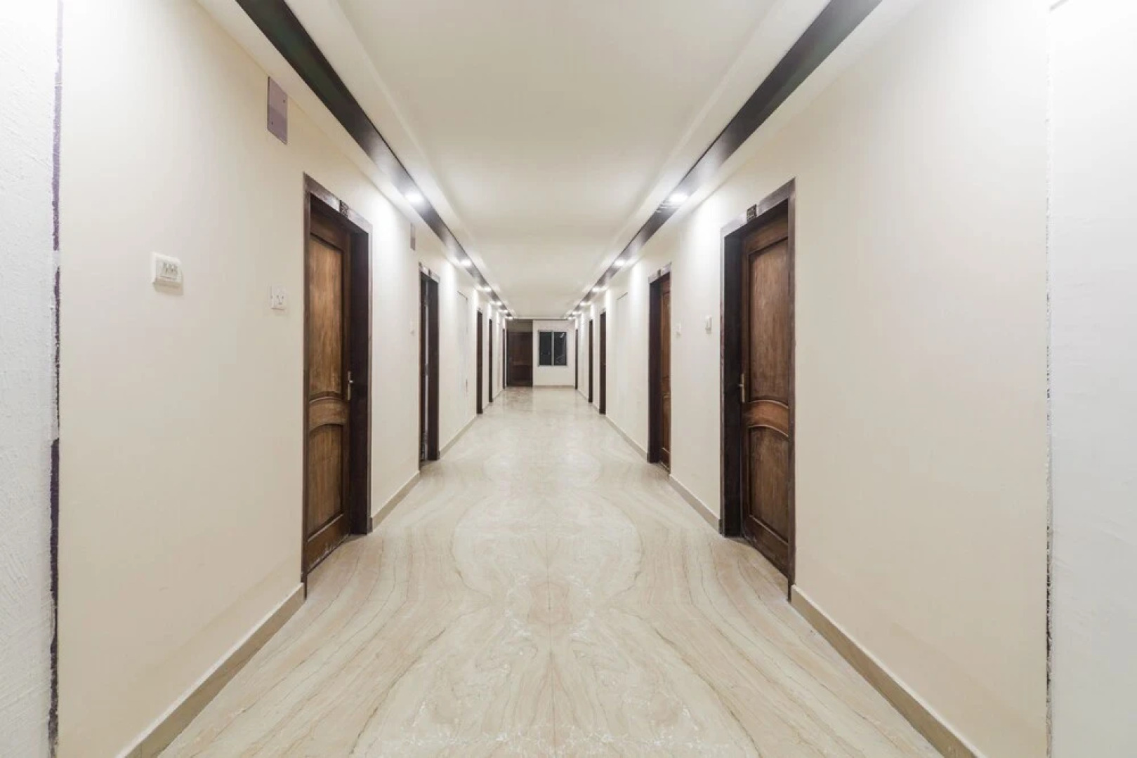 OYO 26683 Earl Grey Hotel