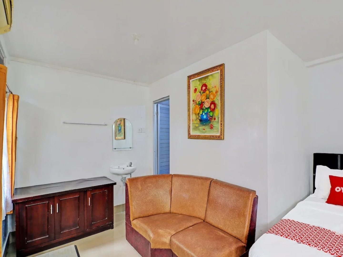 Gusti Residence by OYO Rooms