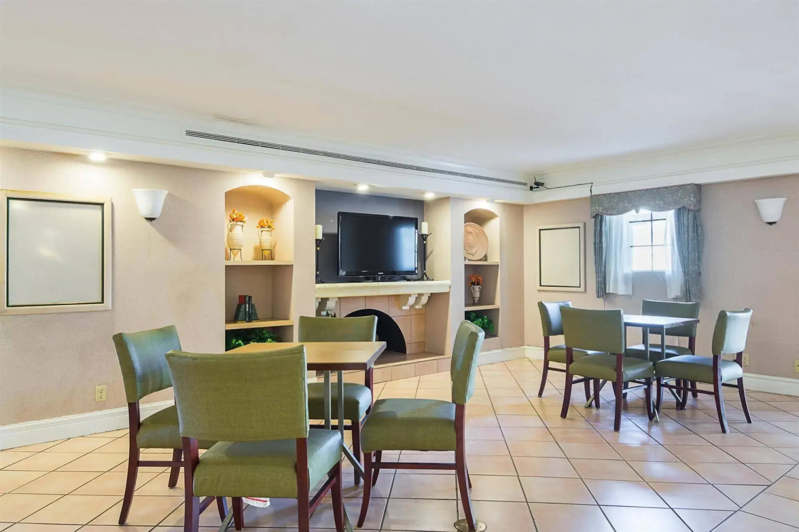 Baymont by Wyndham Tulsa Broken Arrow