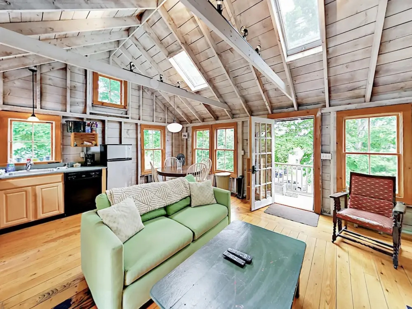 South Bristol Cottage by RedAwning