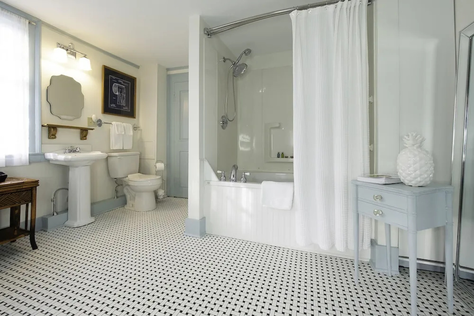 The Deacon & James Pharmacy B&B