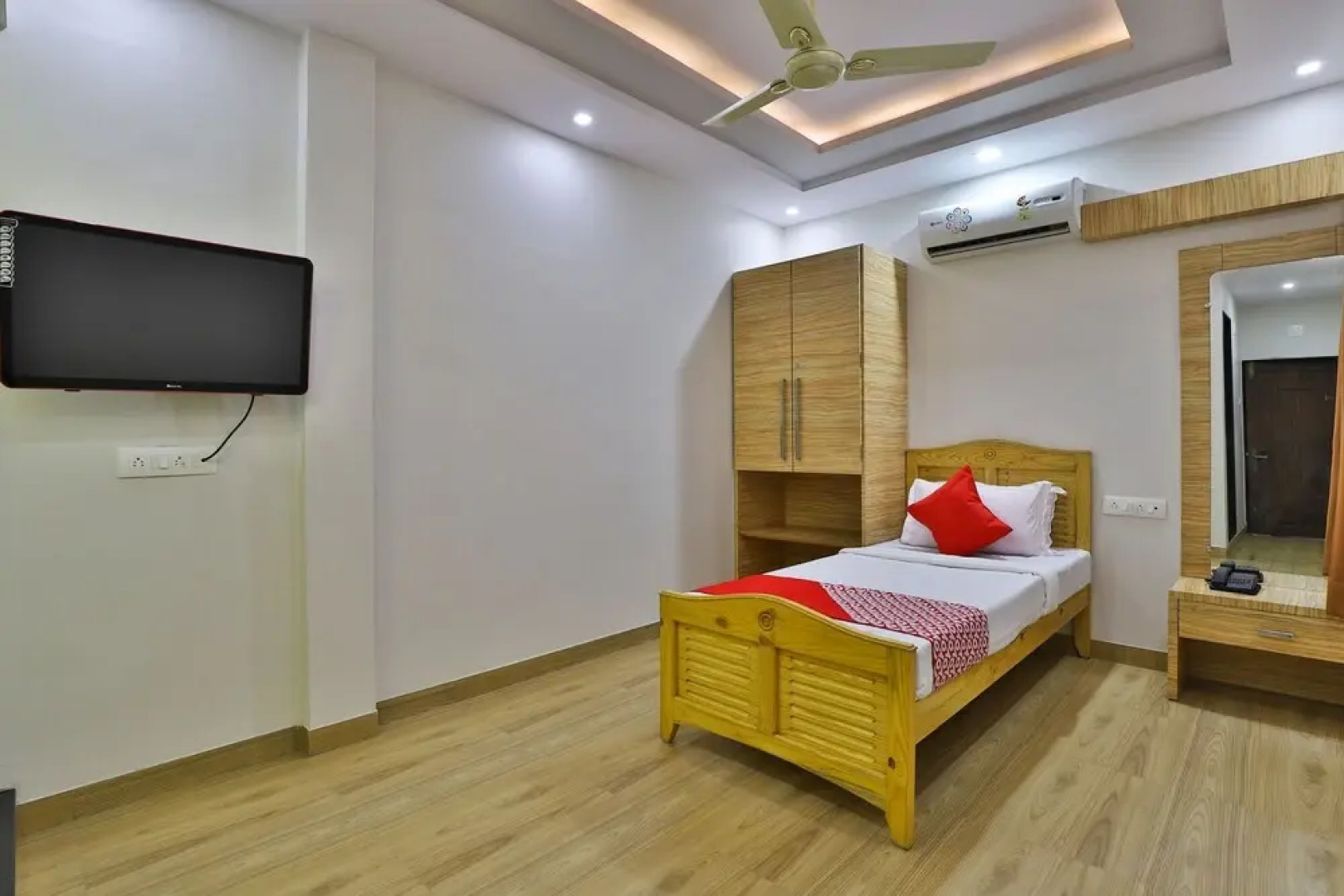 OYO 30559 Center Point