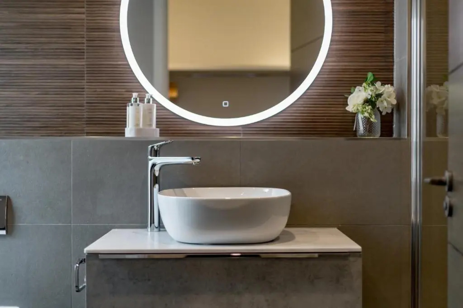 Newly Renovated Early 19th Century Cottage With Hot-tub