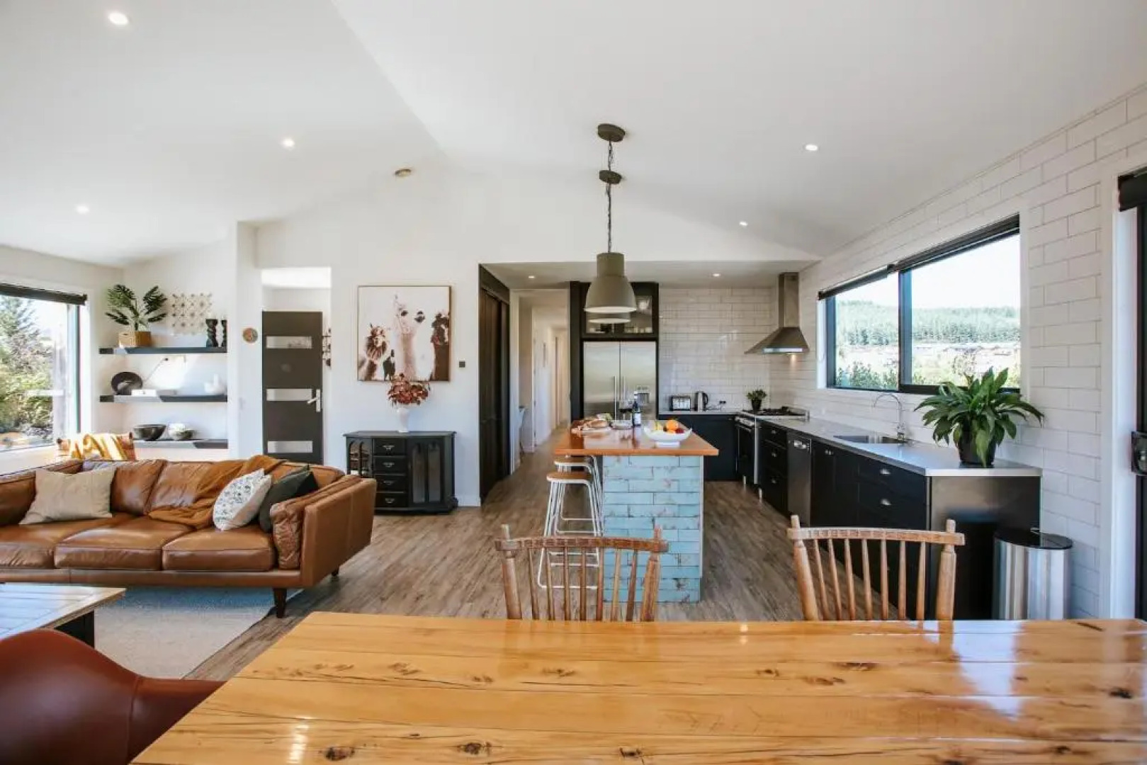 Minaret Ridge - Sleeps 8 - Mountain Views