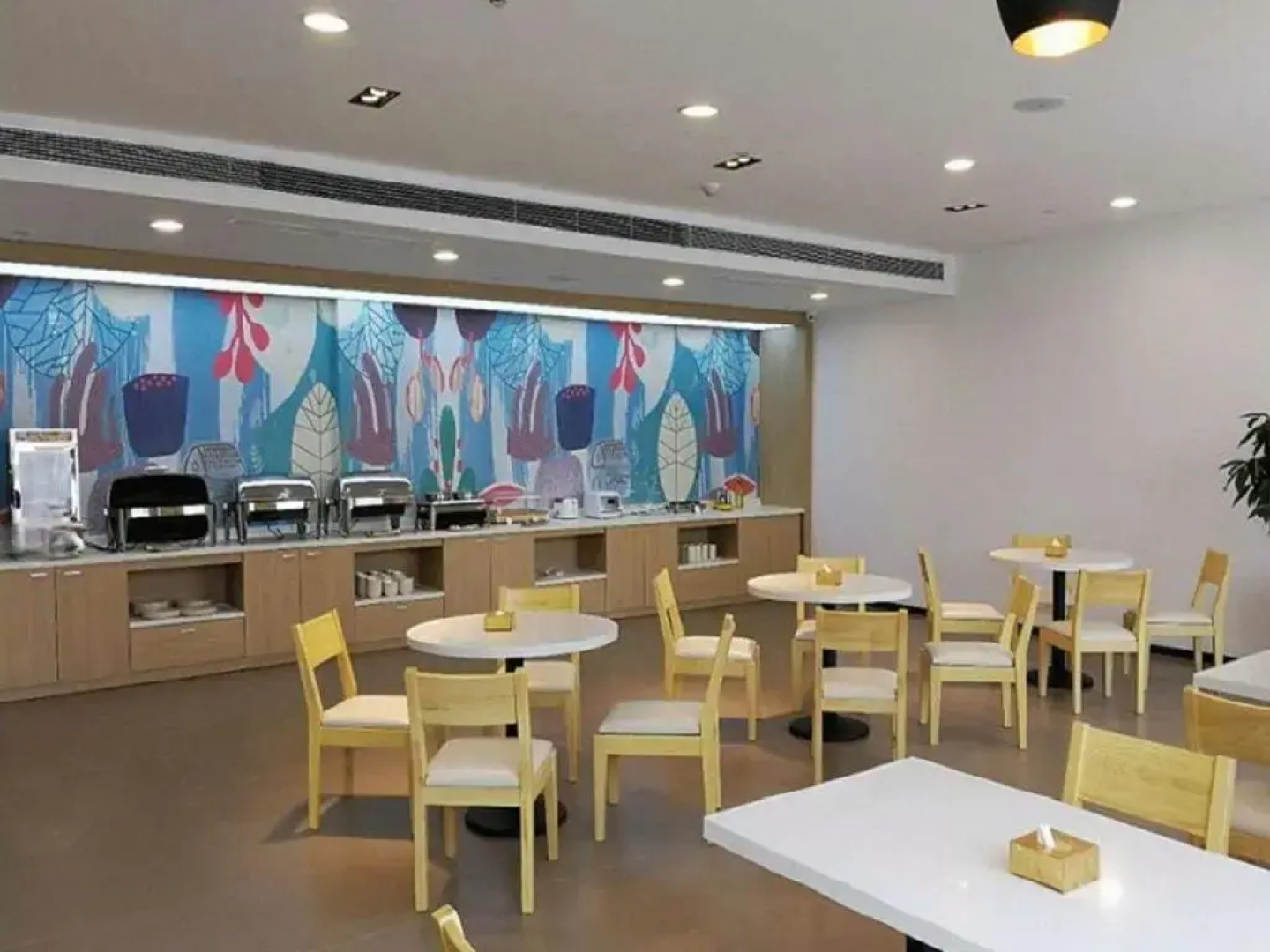 Homeinn Plus Hotel (Dunhua Railway Station)