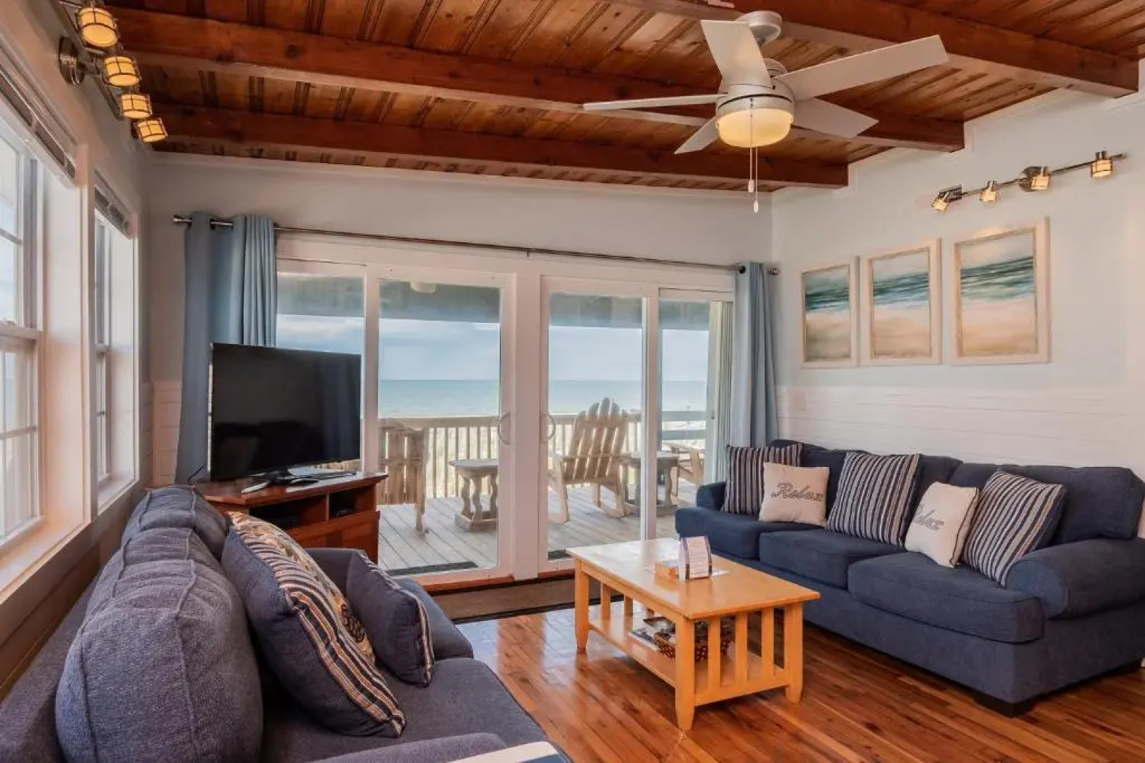 Chill'ax Inn by Oak Island Accommodations