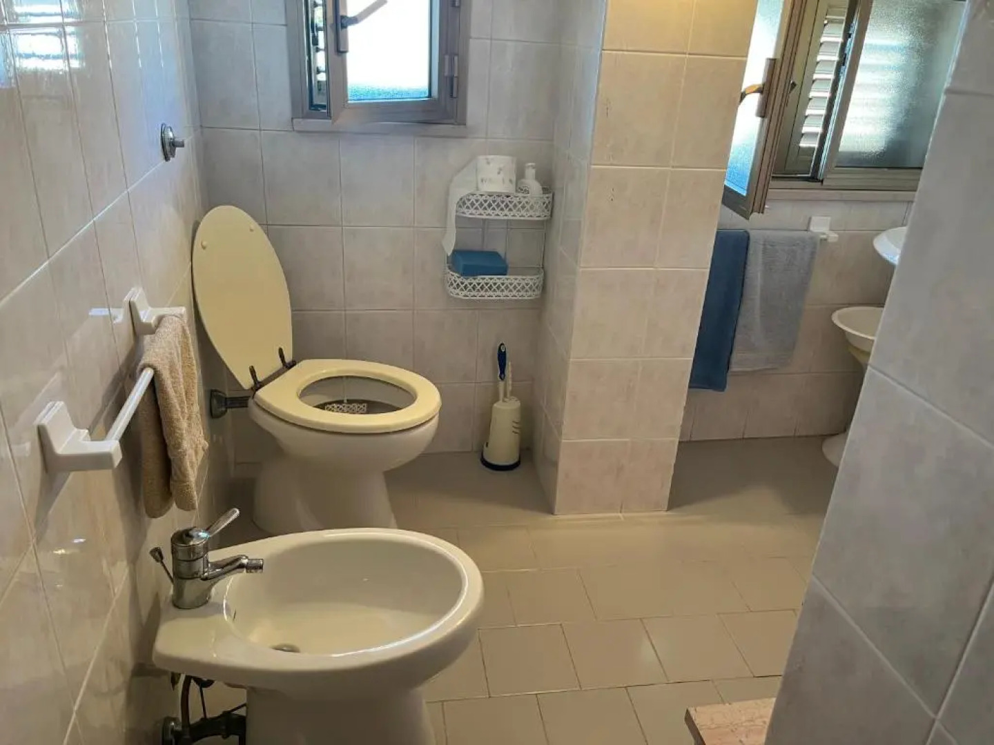 Spaziosa casa indipendente, vista mare, in centro su corso Garibaldi