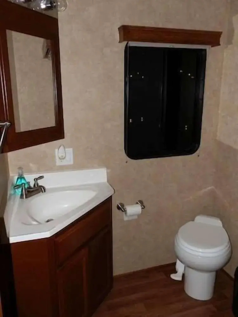 Houseboat Scorpius by SleepAfloat