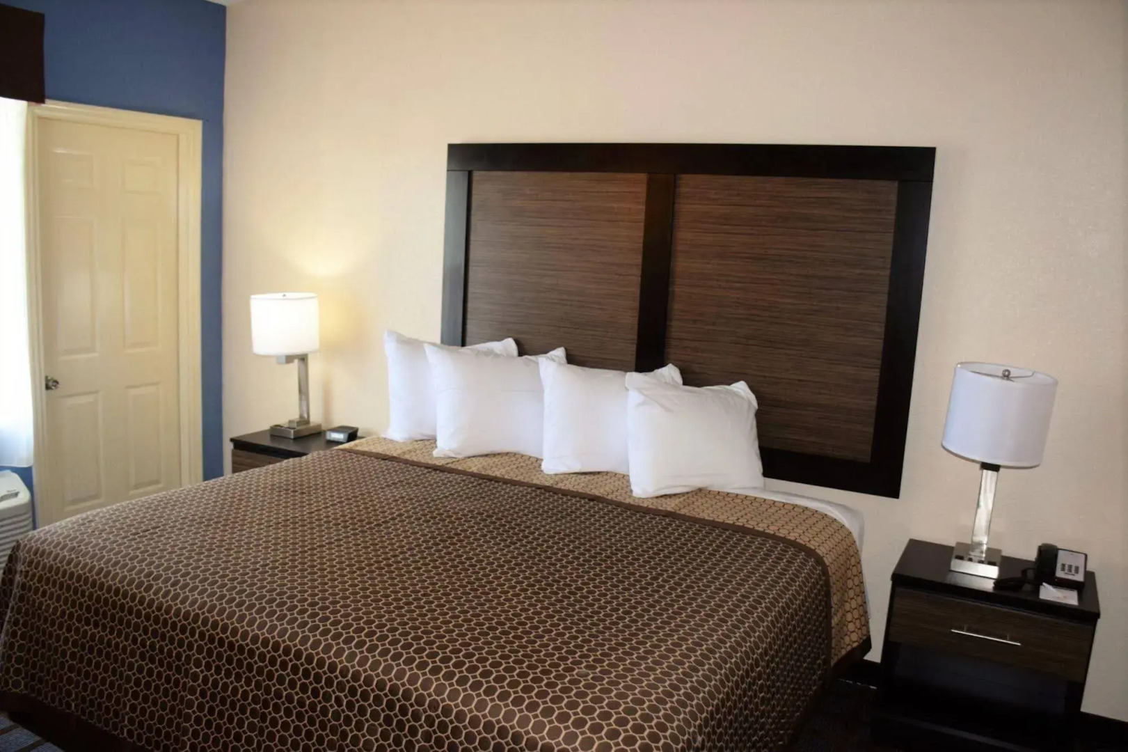 Hawthorn Suites by Wyndham Columbia