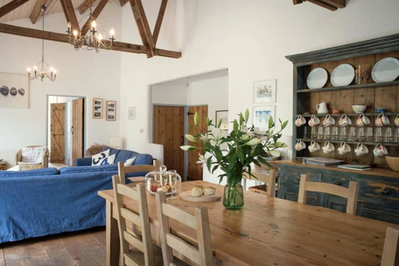 Superb detached Grade II listed barn conversion with hot tub & FREE membership to nearby Leisure Club