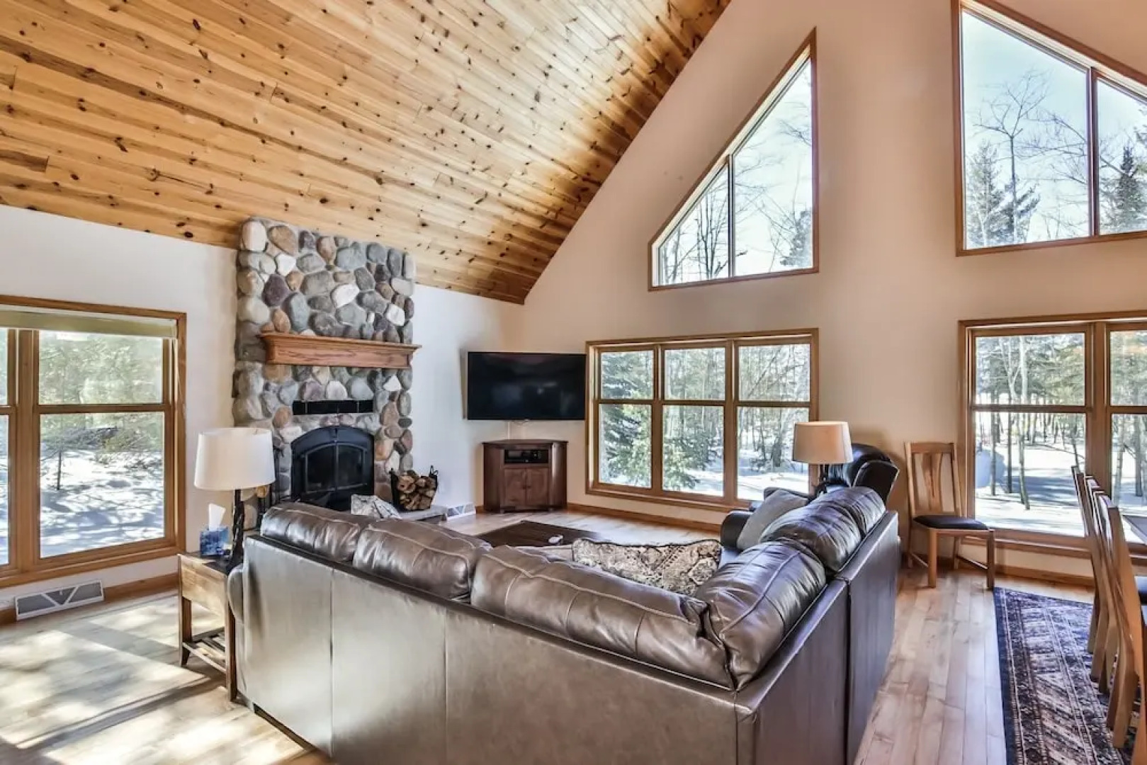 Oak Lane Lake House - Hiller Vacation S 3 Bedroom Home