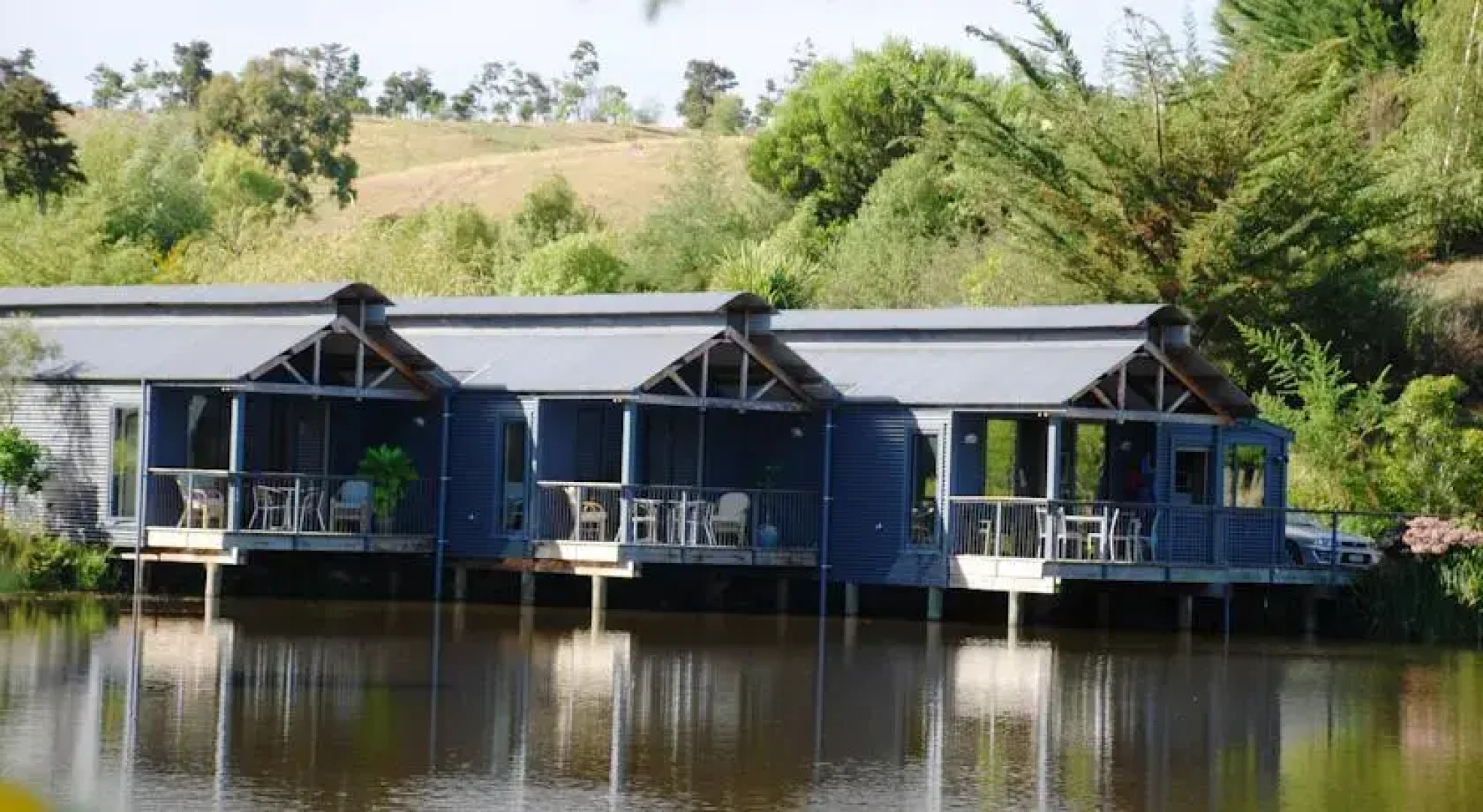 Aporo Pondsiders Luxury Cottages