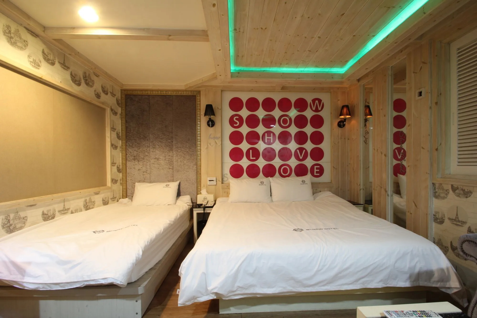 Show Hotel