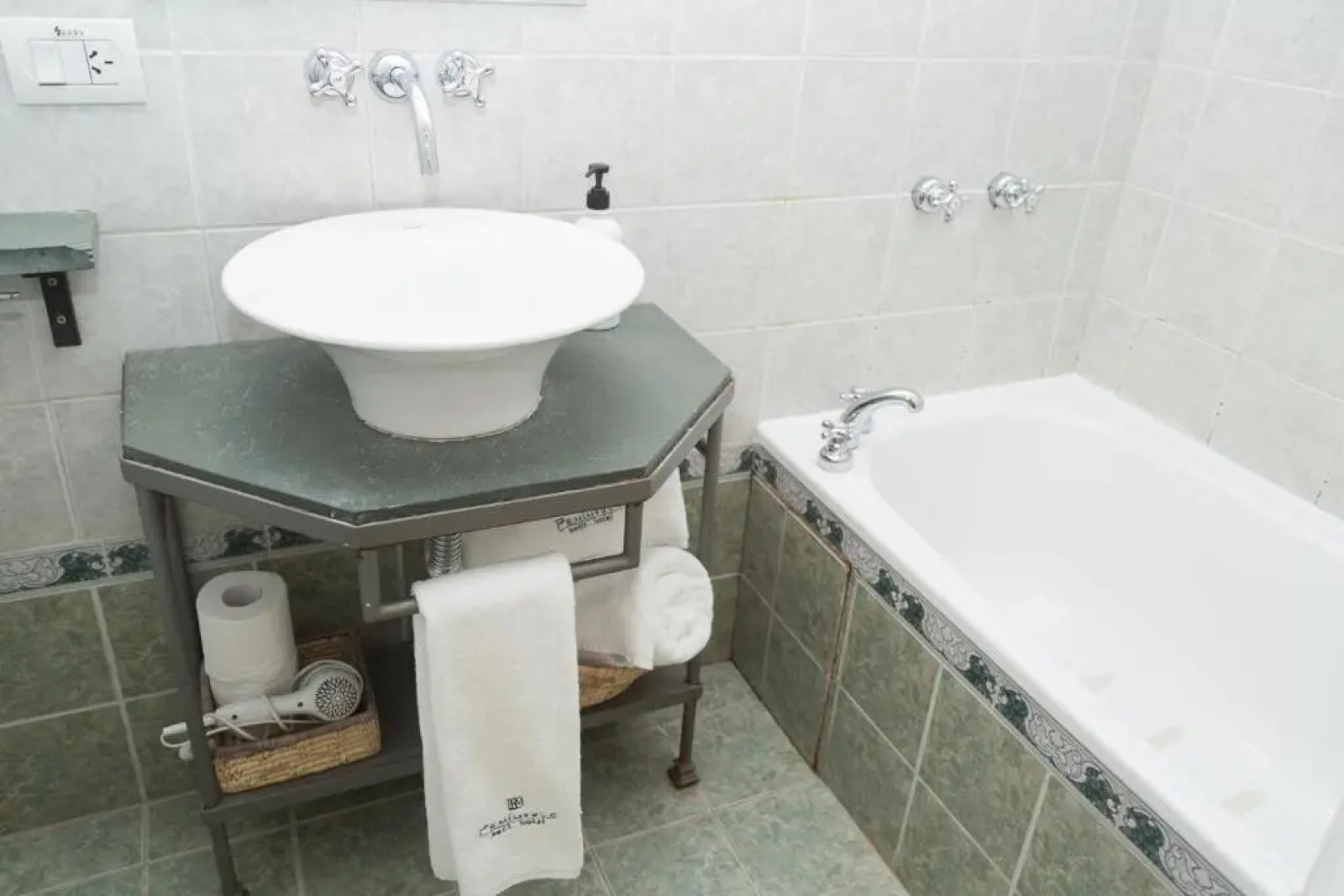 Peninsula Petit Hotel