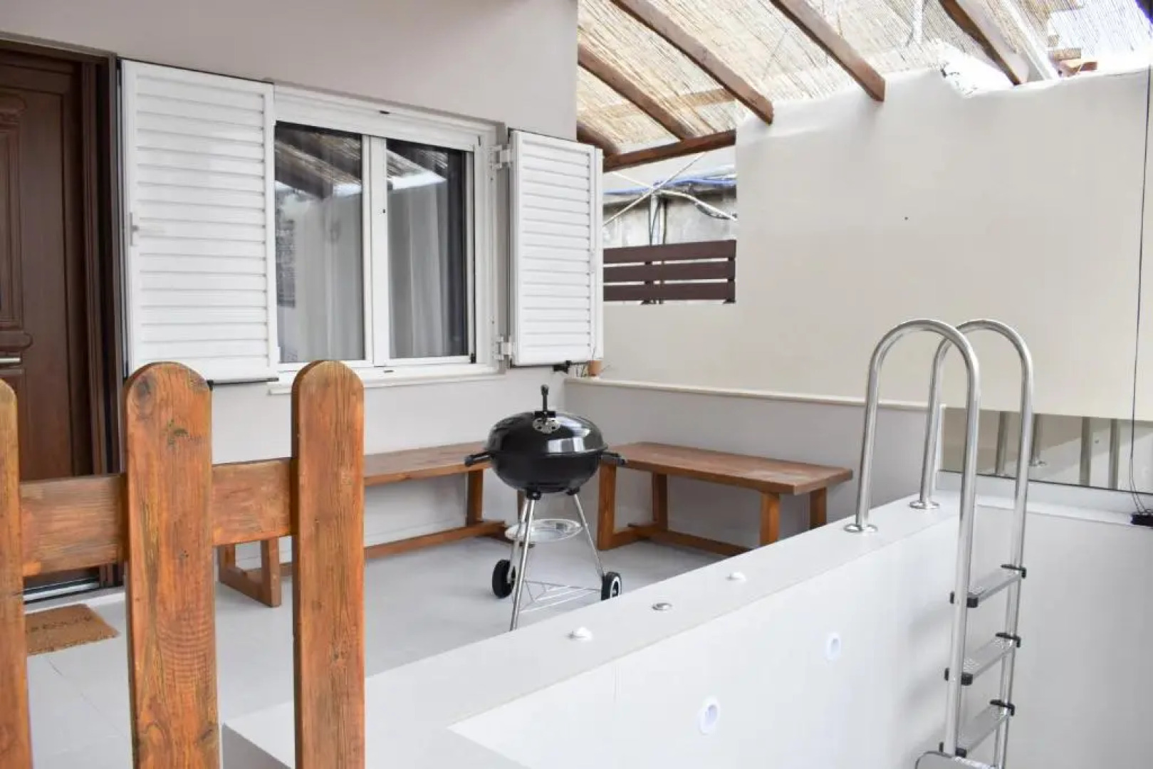 2 bedroom Villa with swimming pool-BBQ!