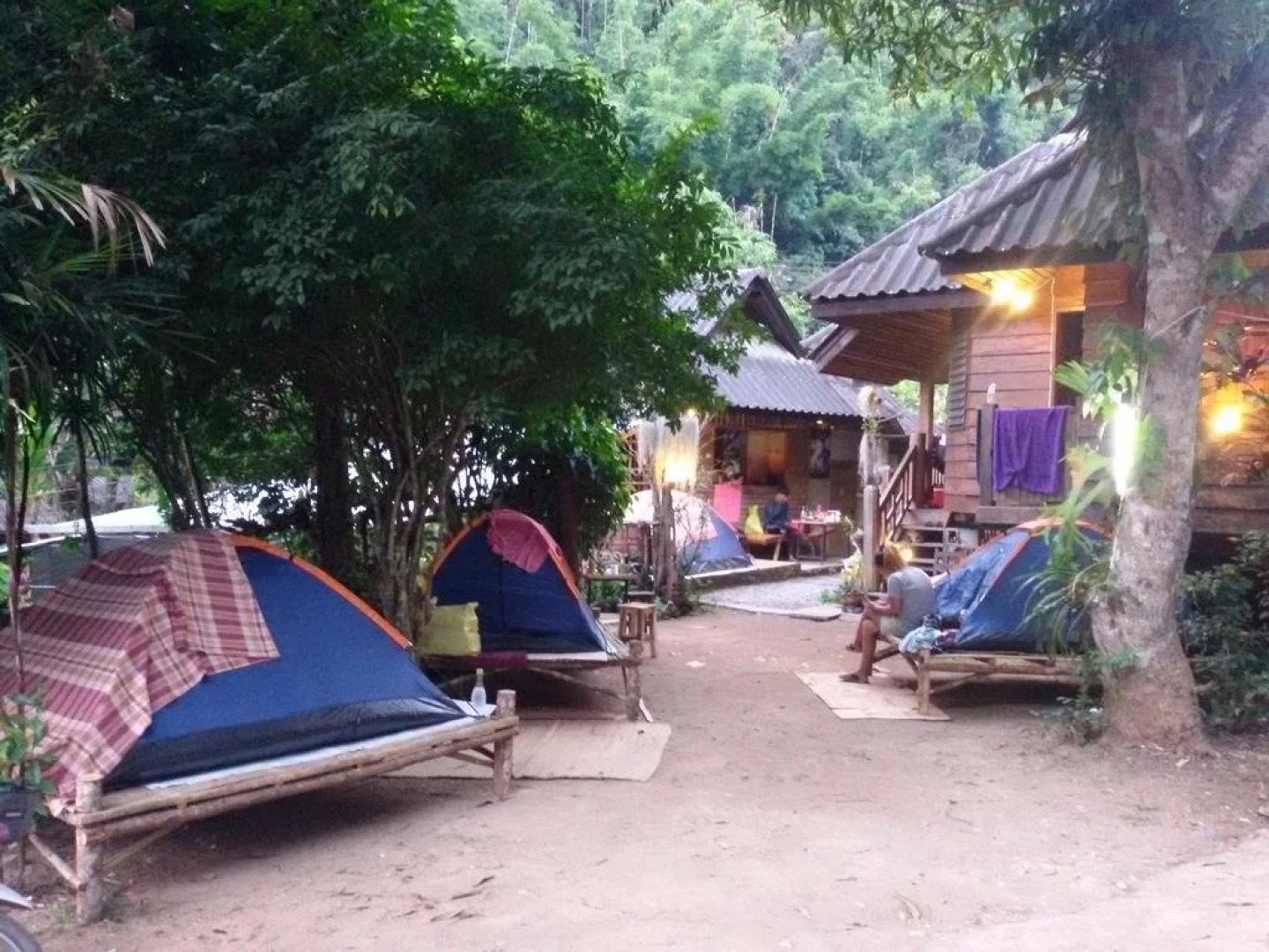 清迈湄康蓬胡安伯格哈格酒店(Maekampong Huean Bog Hug Chiangmai)