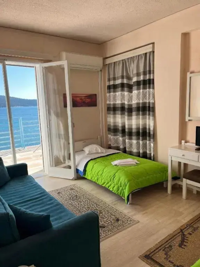 Stratos Hotel