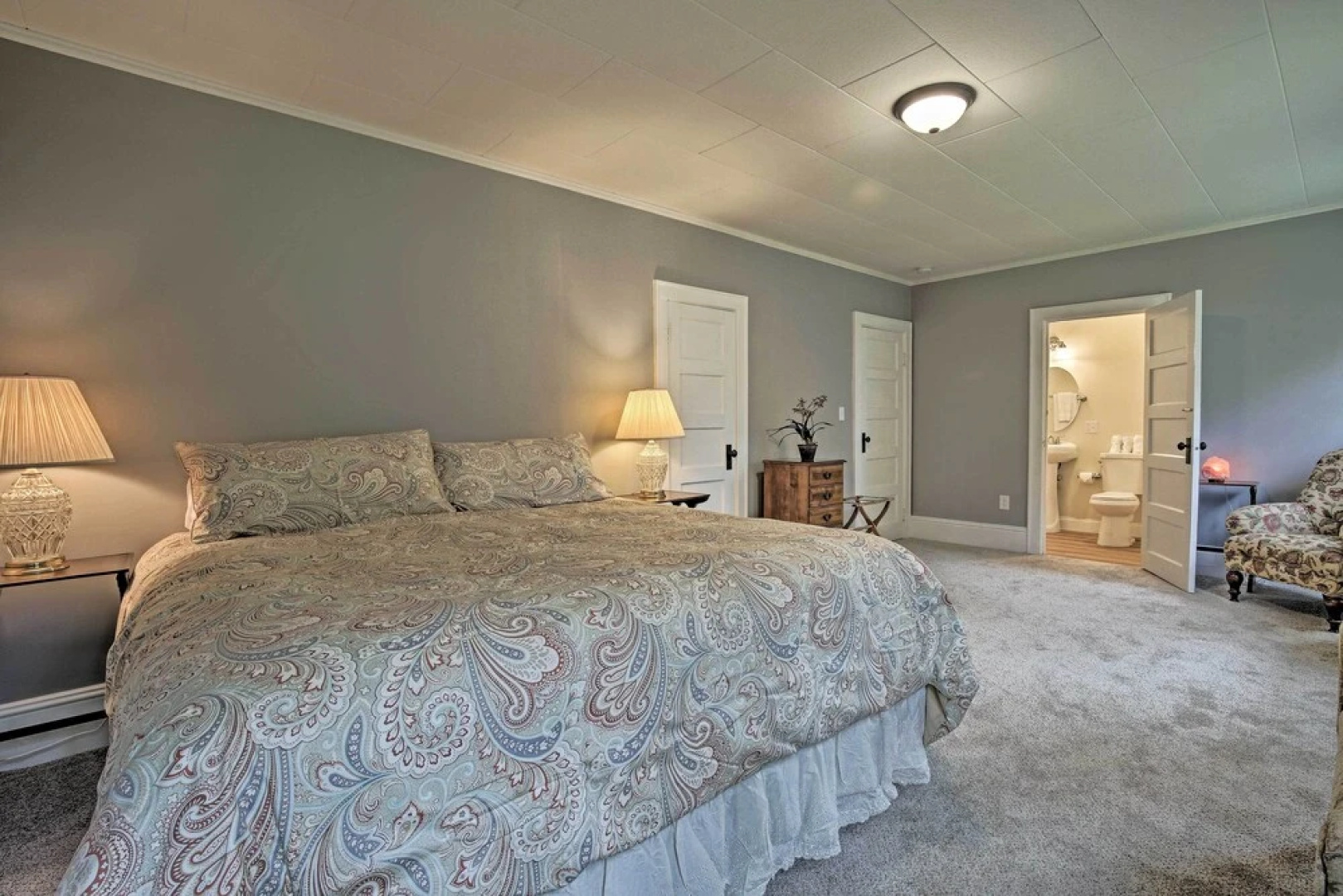 Beautiful Lenox Home, 3 Mi to Shakespeare & Co!