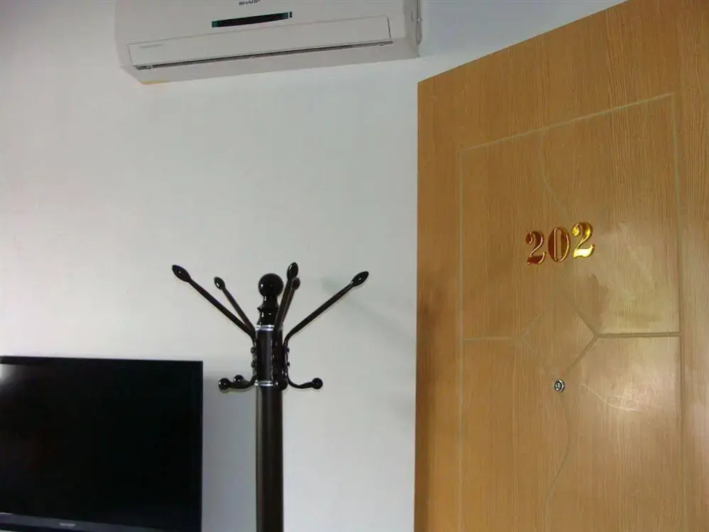 White House Homestay