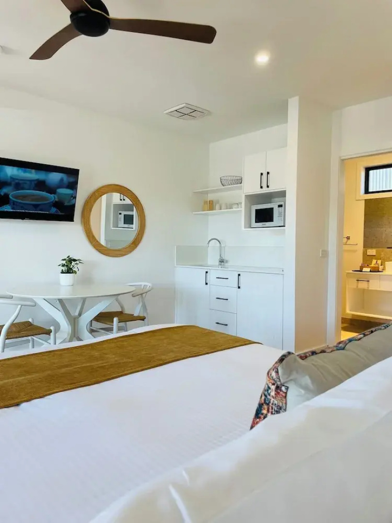 Fox on the Run - Motel Kilmore