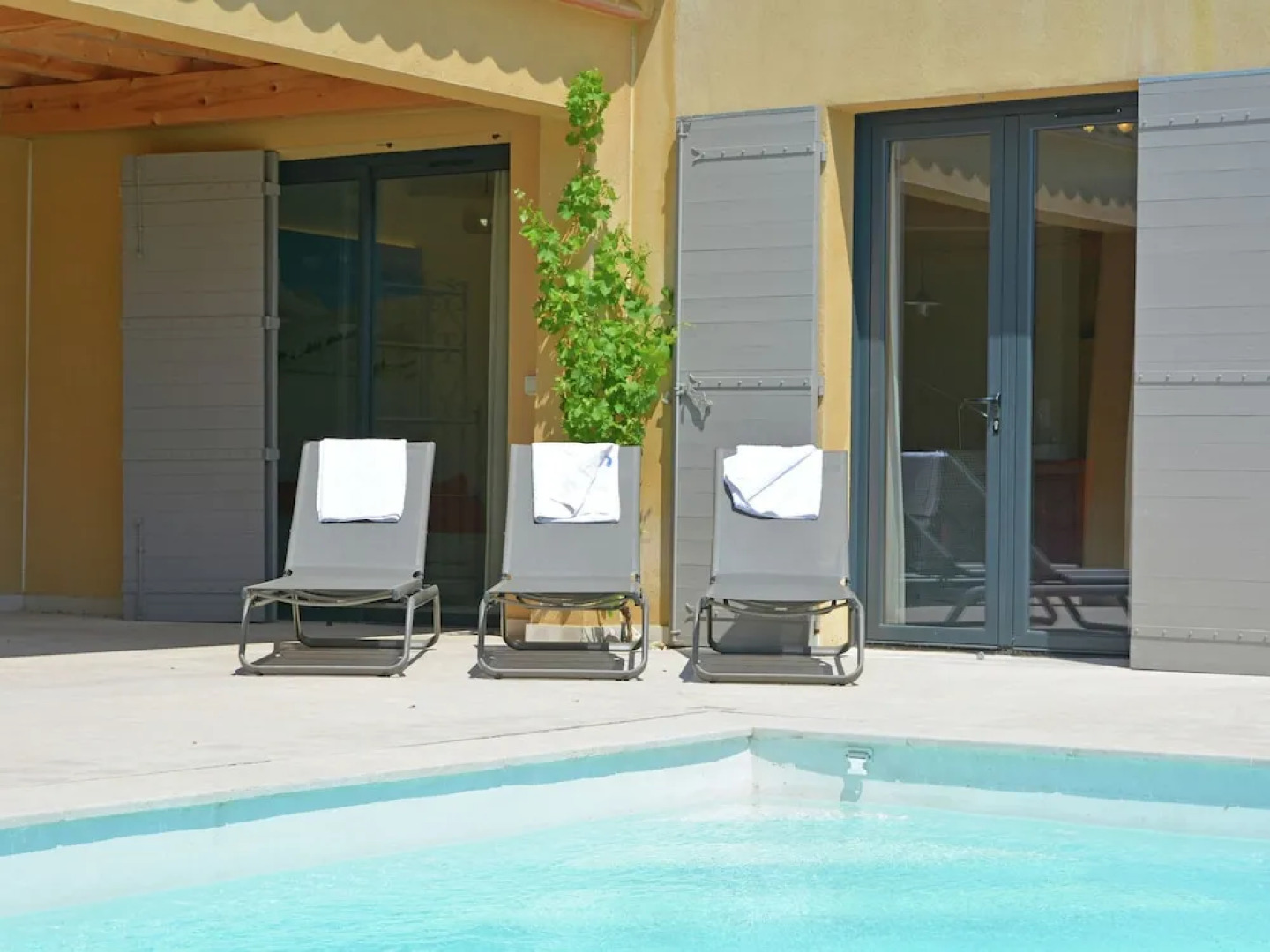 Luxury Villa With Heated Private Swimming Pool in Grounds Walking Distance From Malaucène