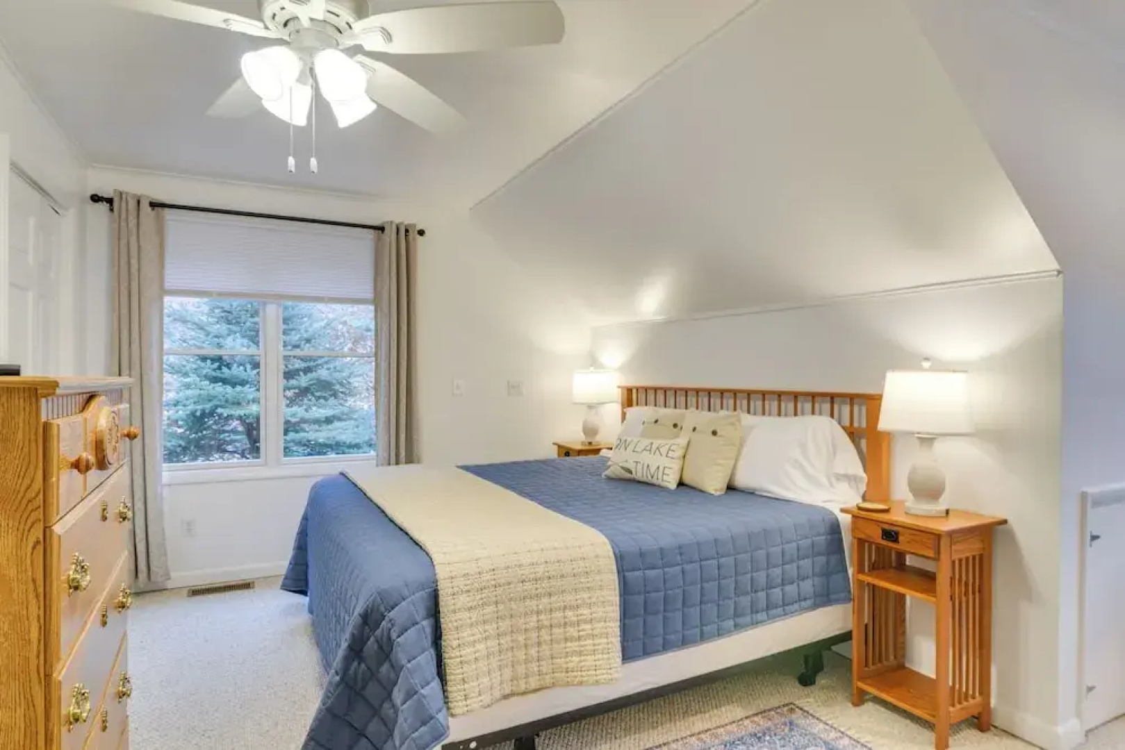 'the Eagles Nest at Alpine' Cabin w/ Fireplace!