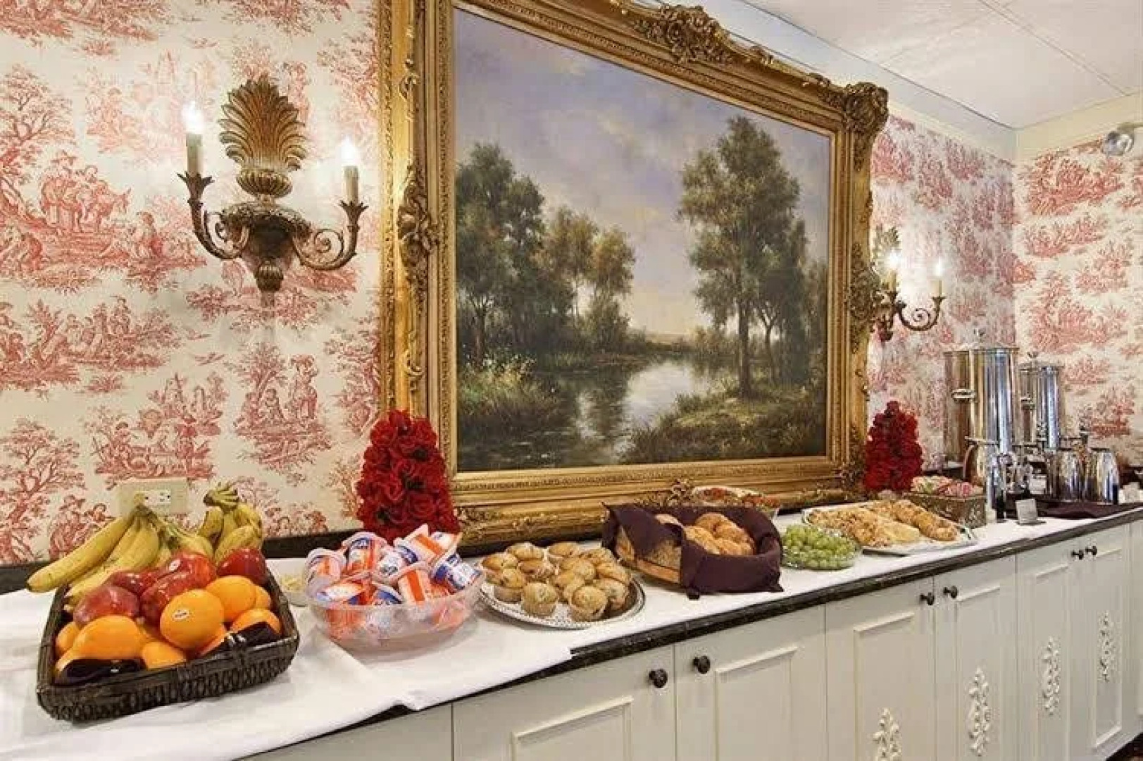 Red Rose Inn & Suites