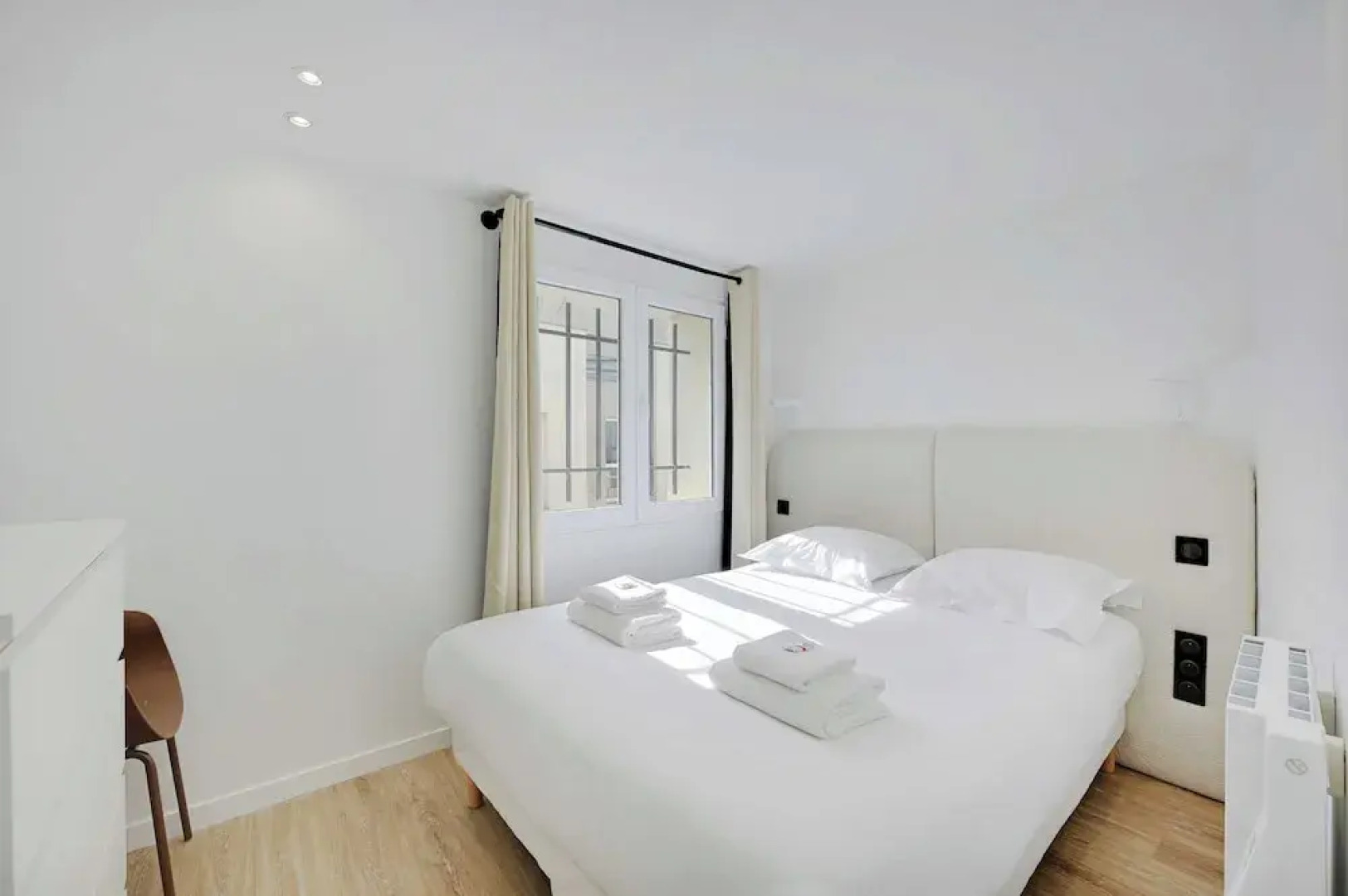 Modern Apt - 2bd/6p - Near Paris