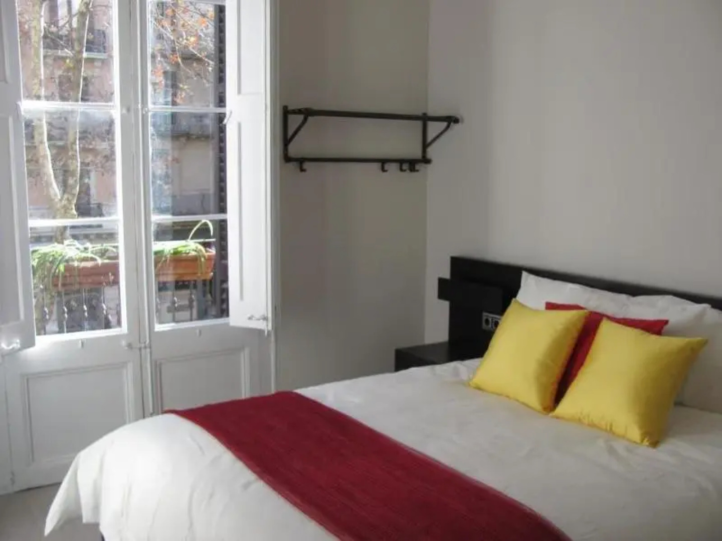 Отель BruStar Gotic-Centric