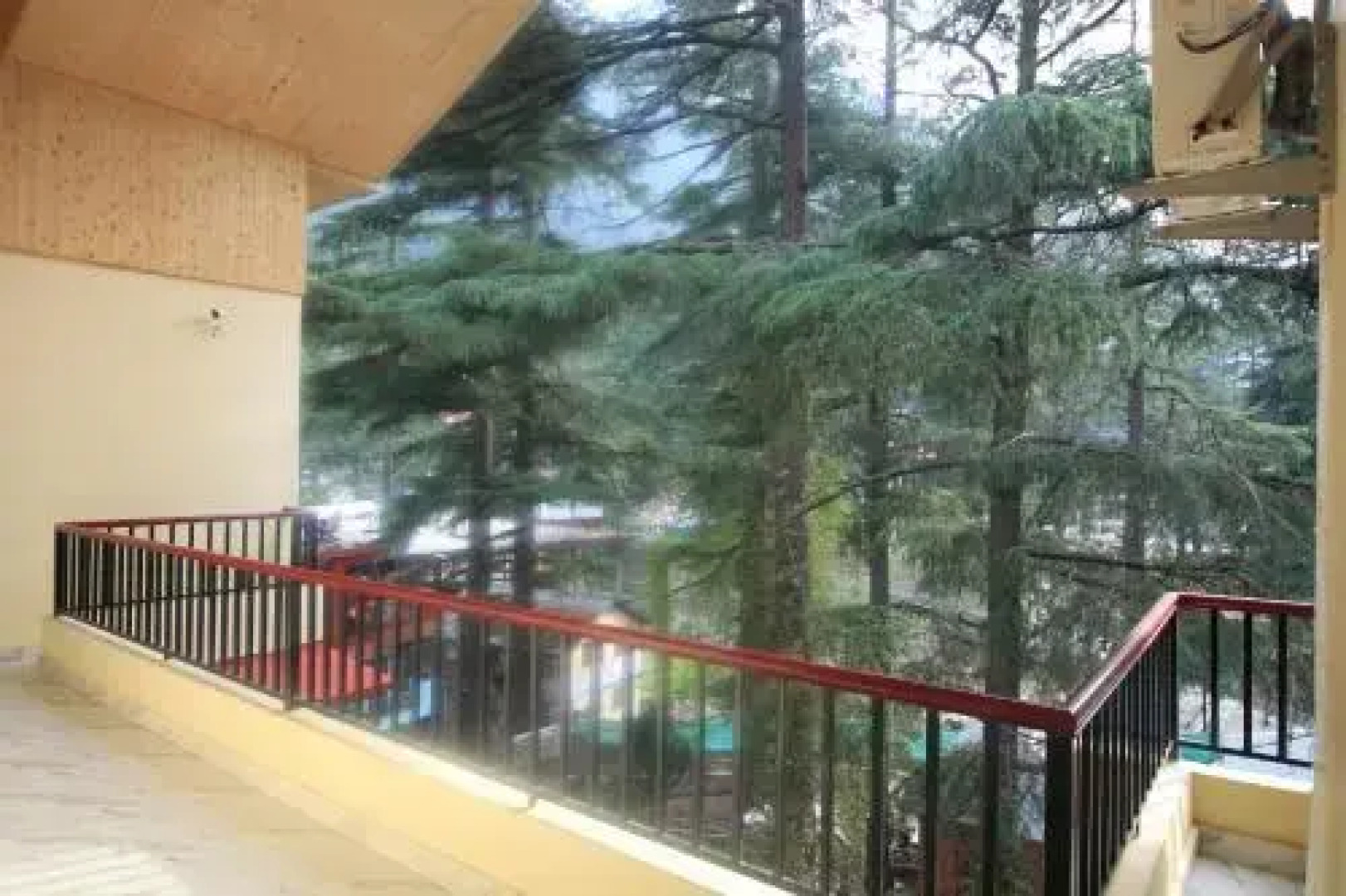 The Rainbow Inn & Cafe