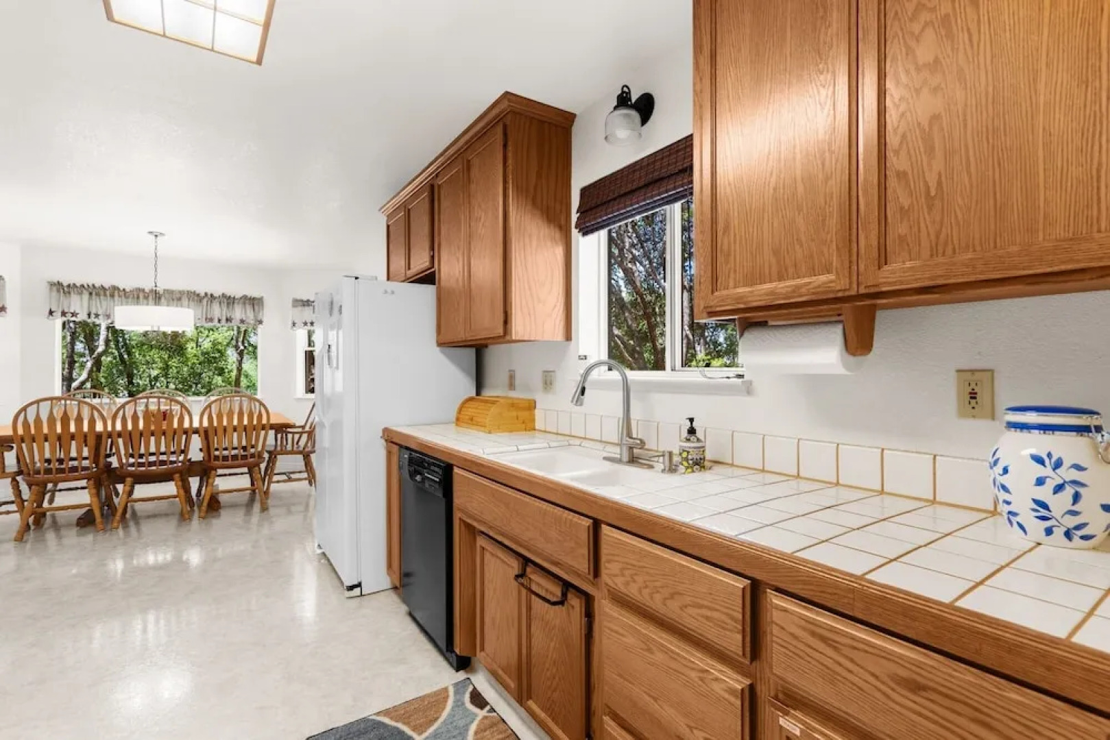 The Gathering Place - 2-Level Home with Game Room by Yosemite Region Resorts