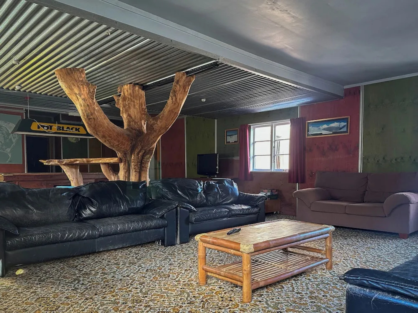 The Crossing Lodge and Backpackers