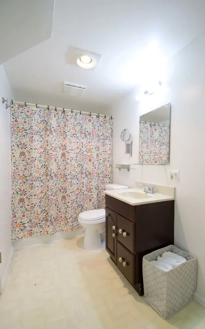 Hidden Greenlake Gem -- Central Location