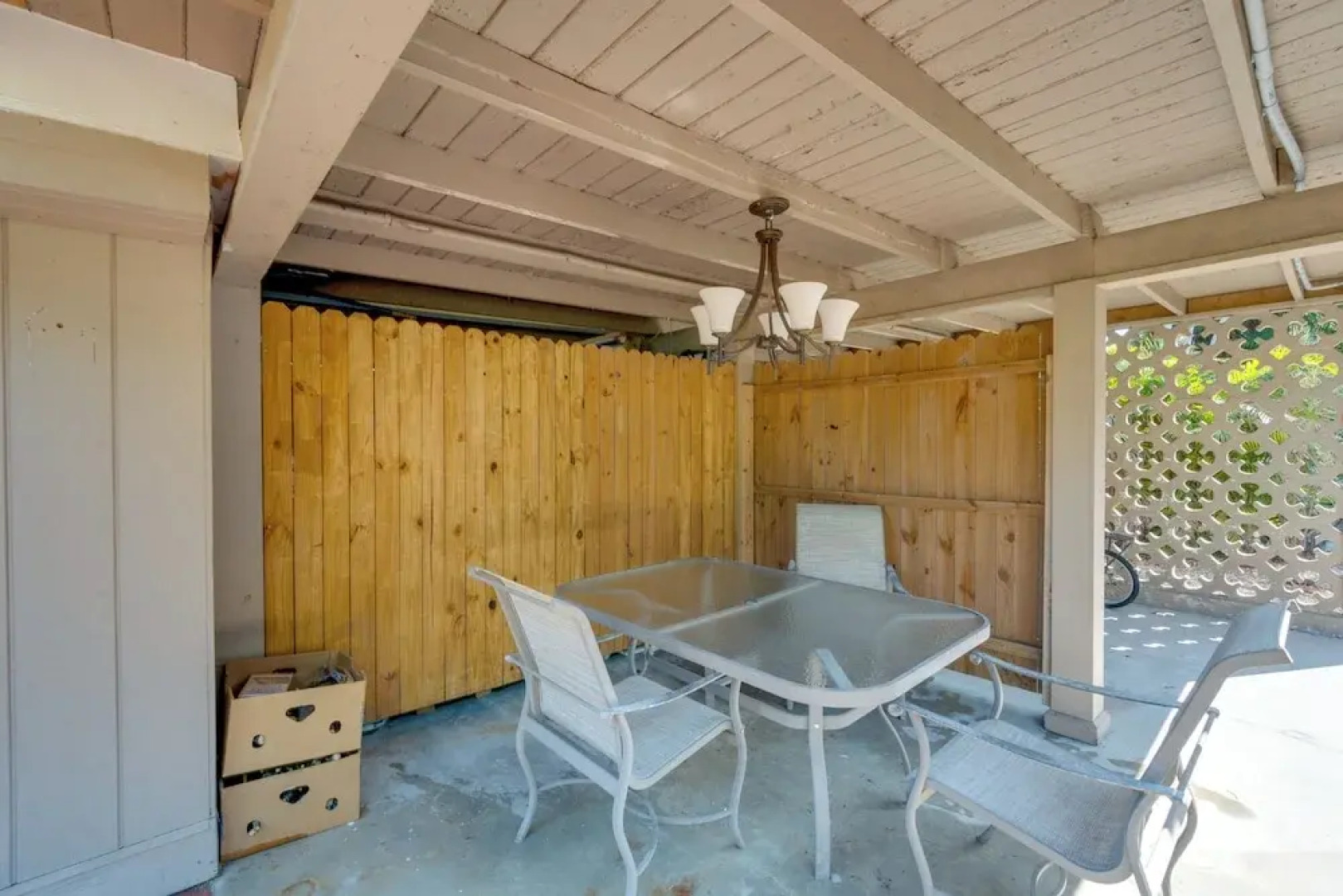 2 Mi to Riverwalk: Palmetto Gem w/ Fire Pit & BBQ