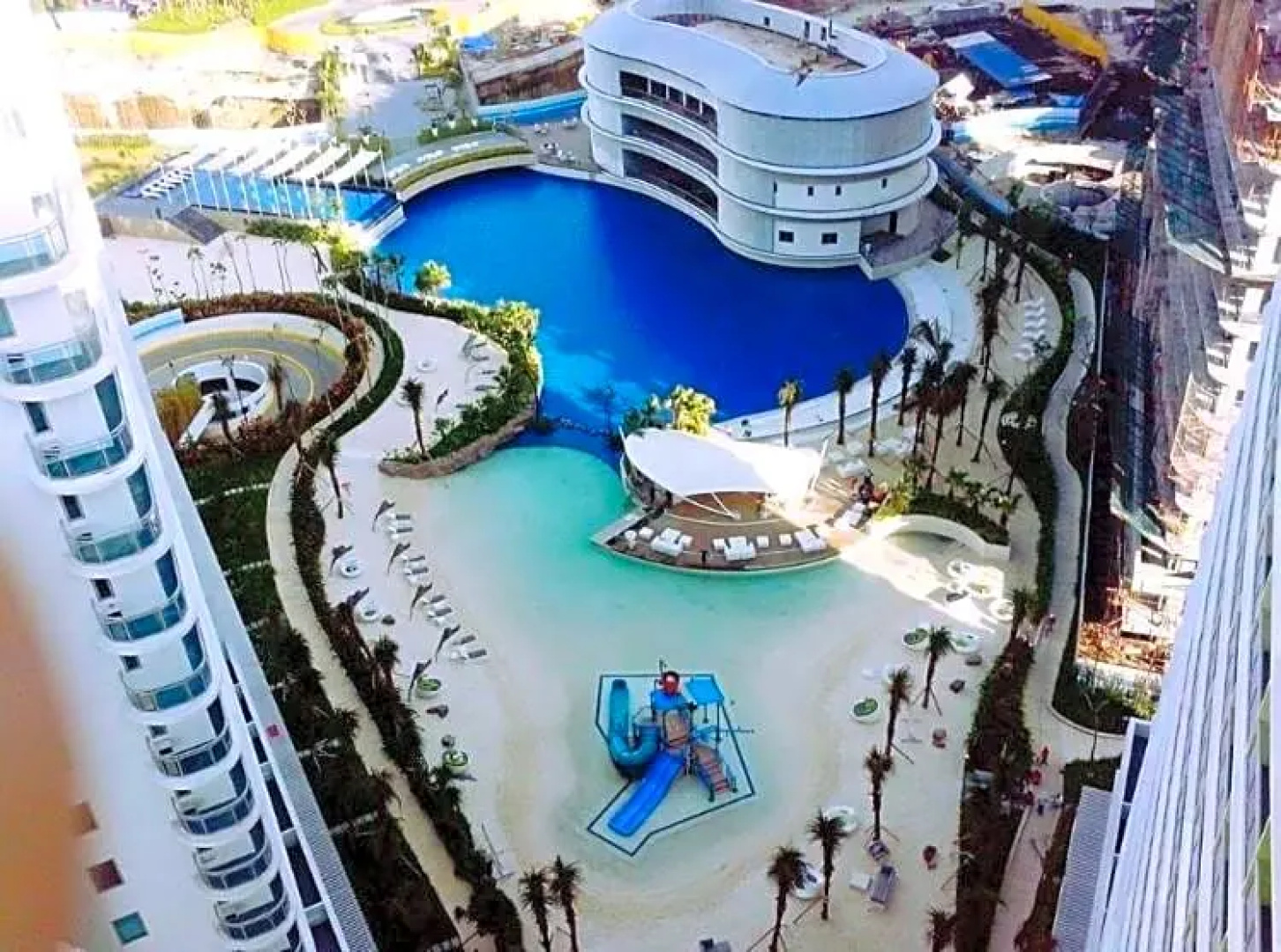 Azure Urban Beach Resort Manila by Radlett