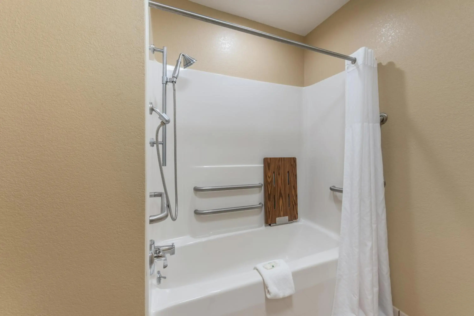 Quality Inn & Suites Hendersonville - Flat Rock