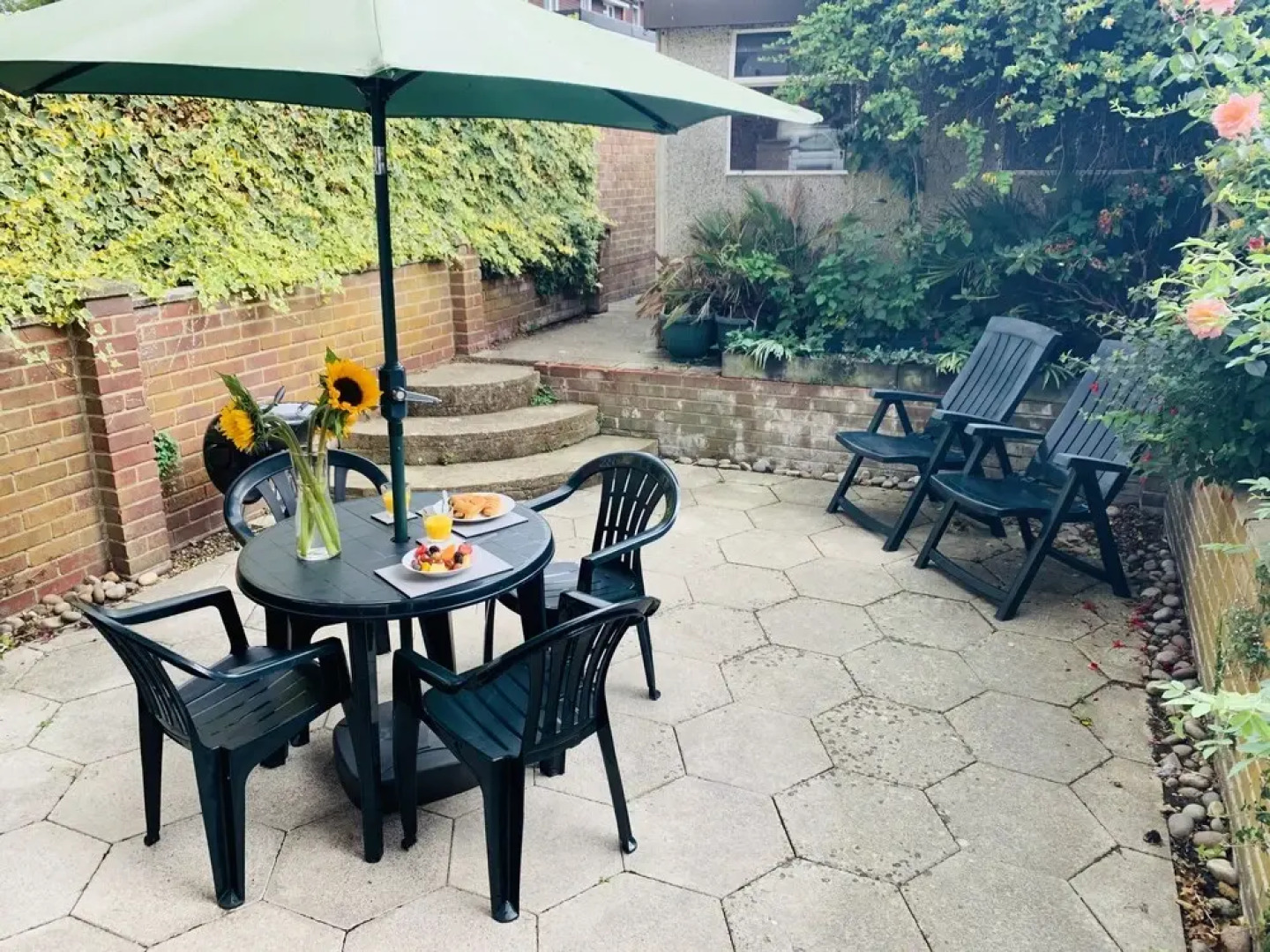 SA Today Farnham with Fibre Wi-Fi & Netflix