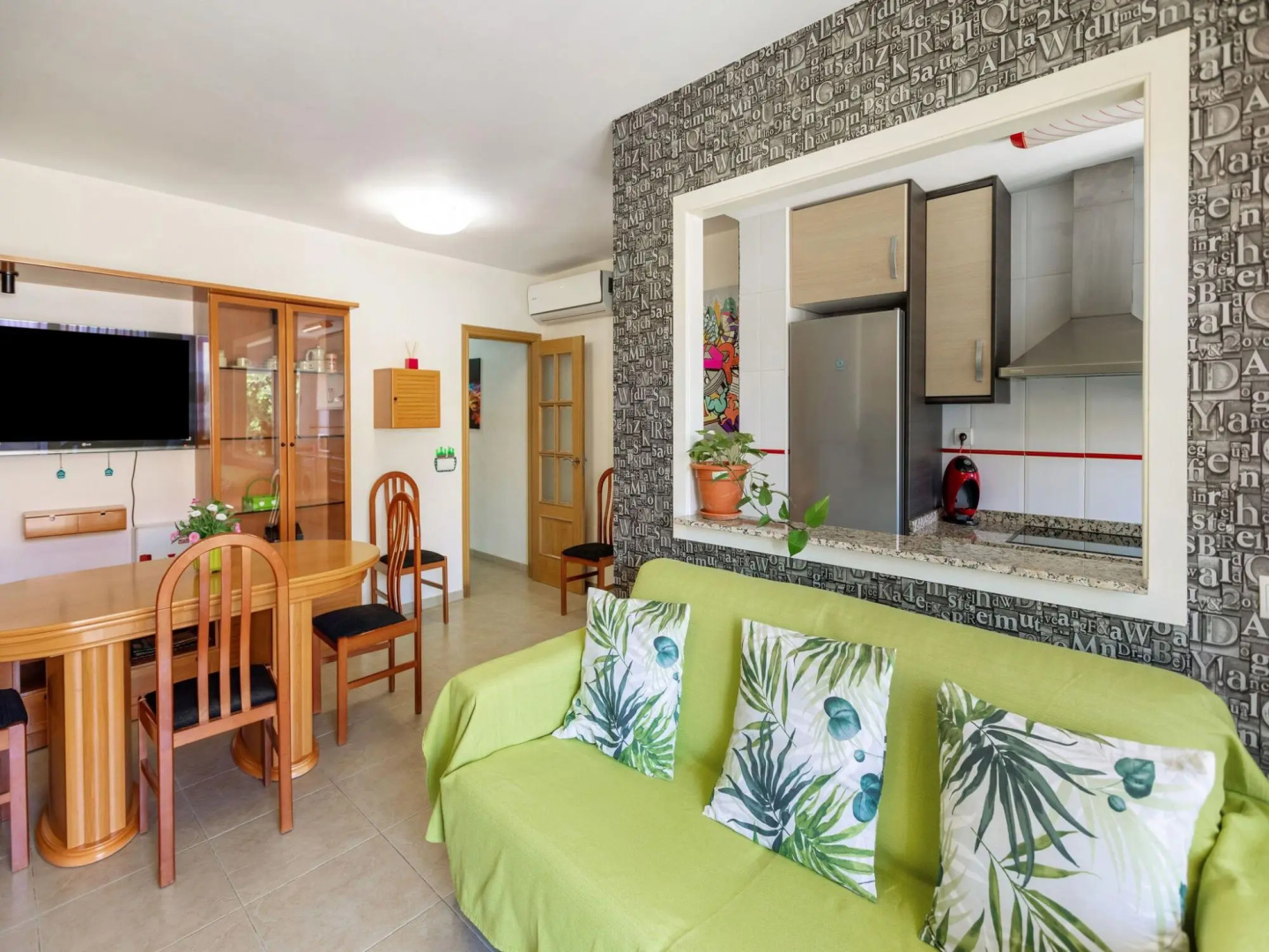 Simplistic Apartment in Almería next to the Seabeach